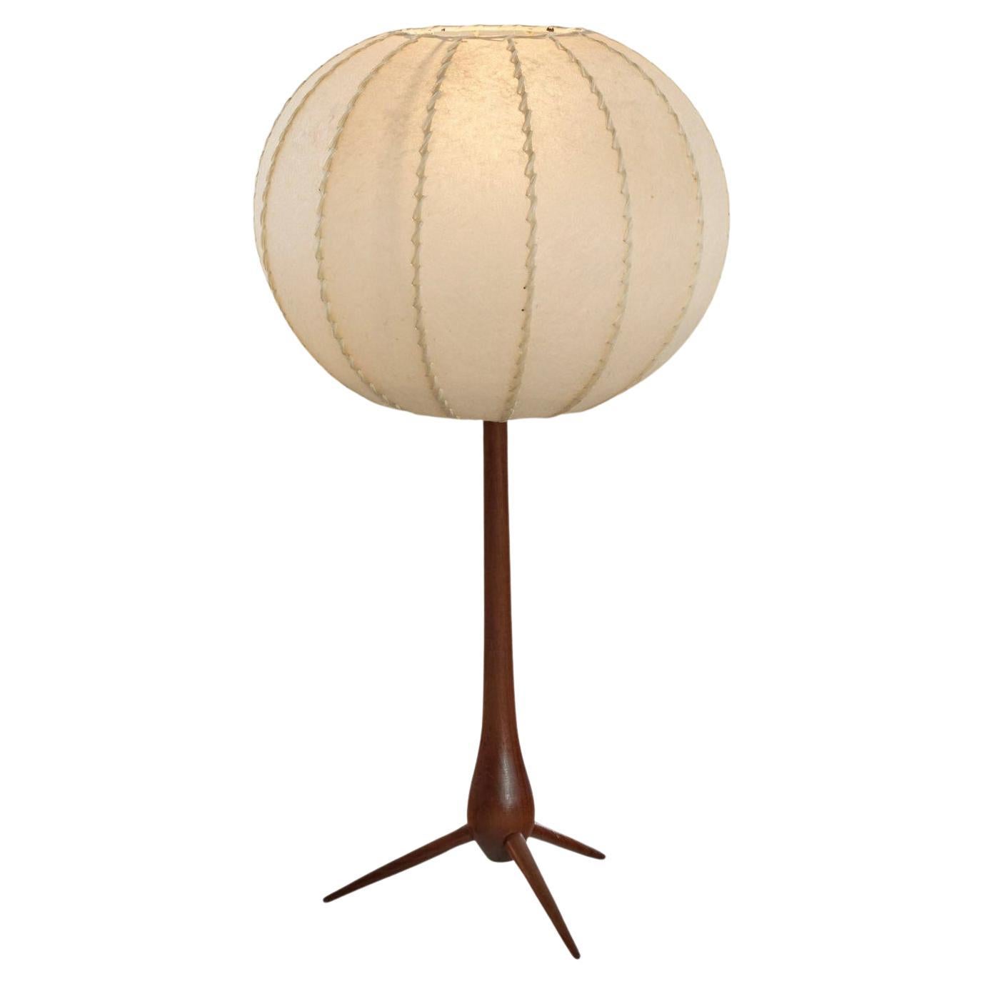 Lampadaire ou lampe de table tripode du milieu du siècle dernier en teck et parchemin, années 1960 en vente