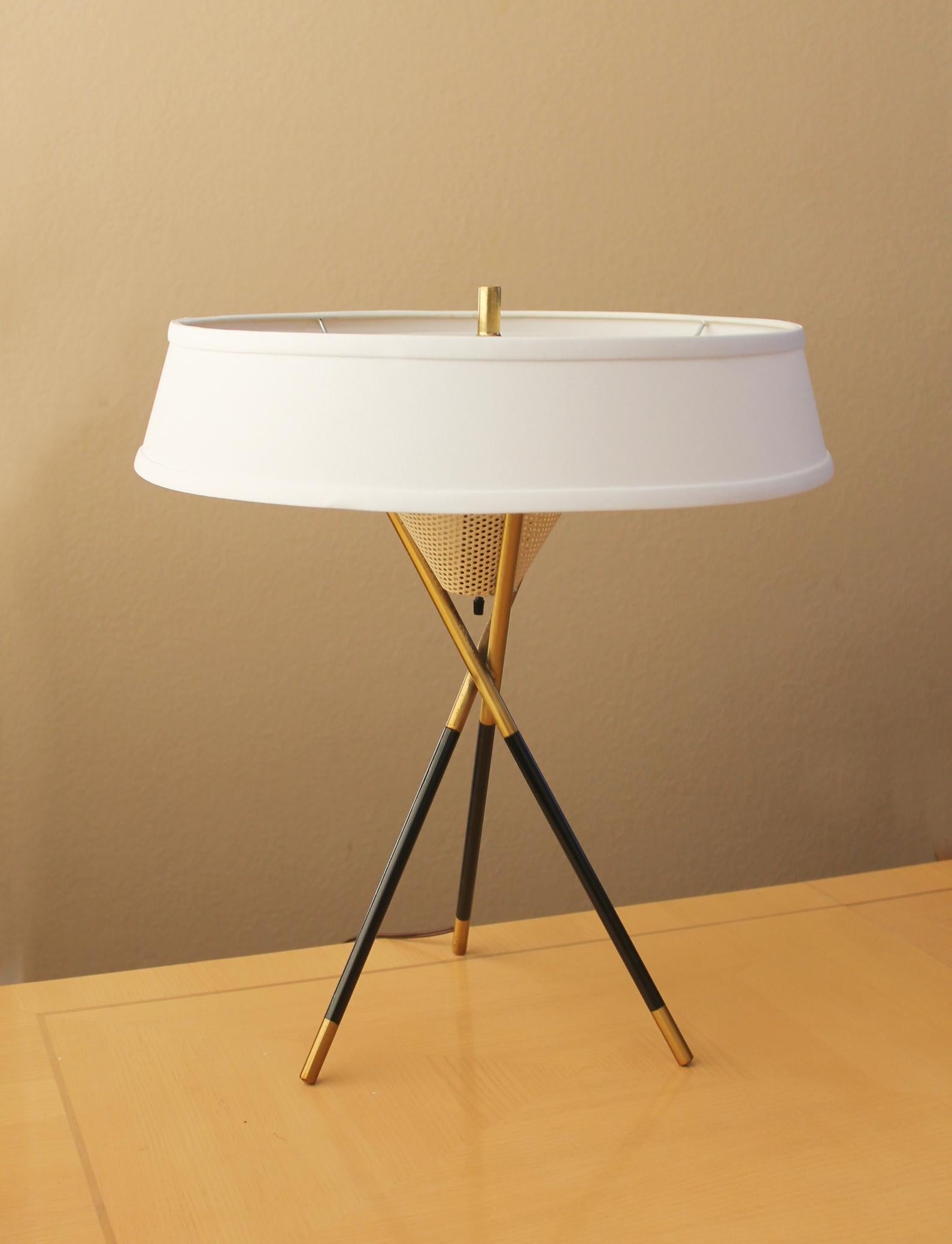 Mid-Century Modern Lampe tripode du milieu du siècle ! Decor atomique d'après le designer Gerald Thurston Lightolier en vente