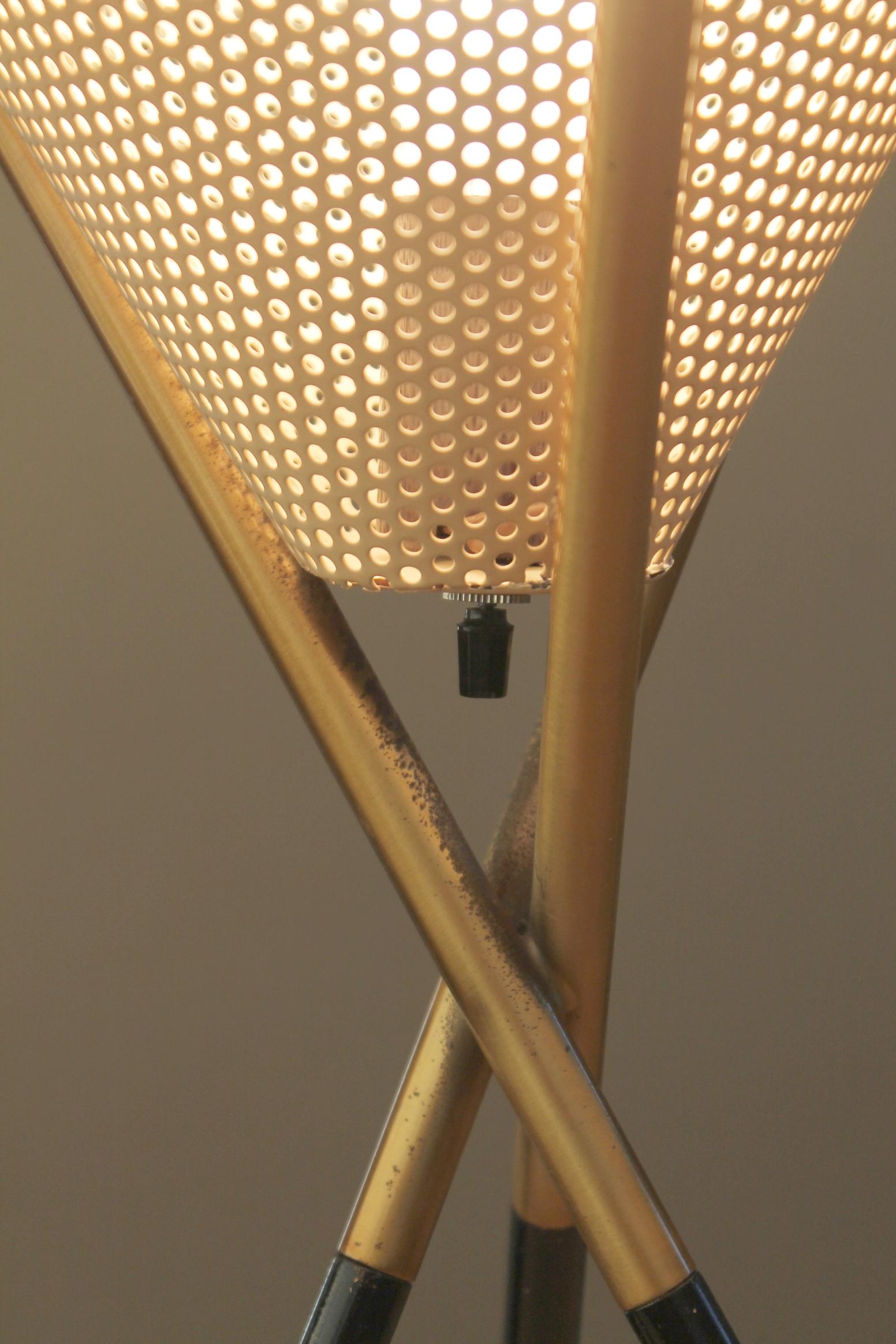 Métal Lampe tripode du milieu du siècle ! Decor atomique d'après le designer Gerald Thurston Lightolier en vente