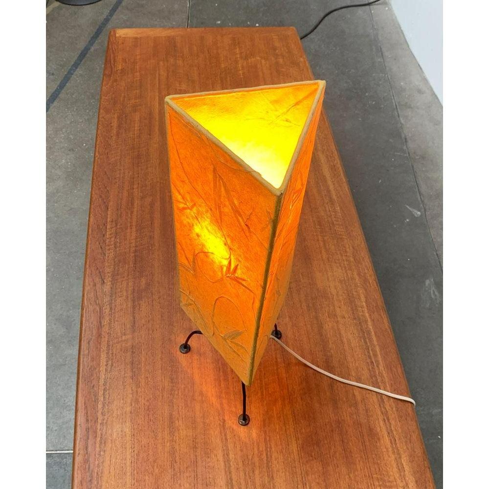 Mid-Century Tripod Paper Table Lamp, 1960s In Good Condition For Sale In Hamburg, DE