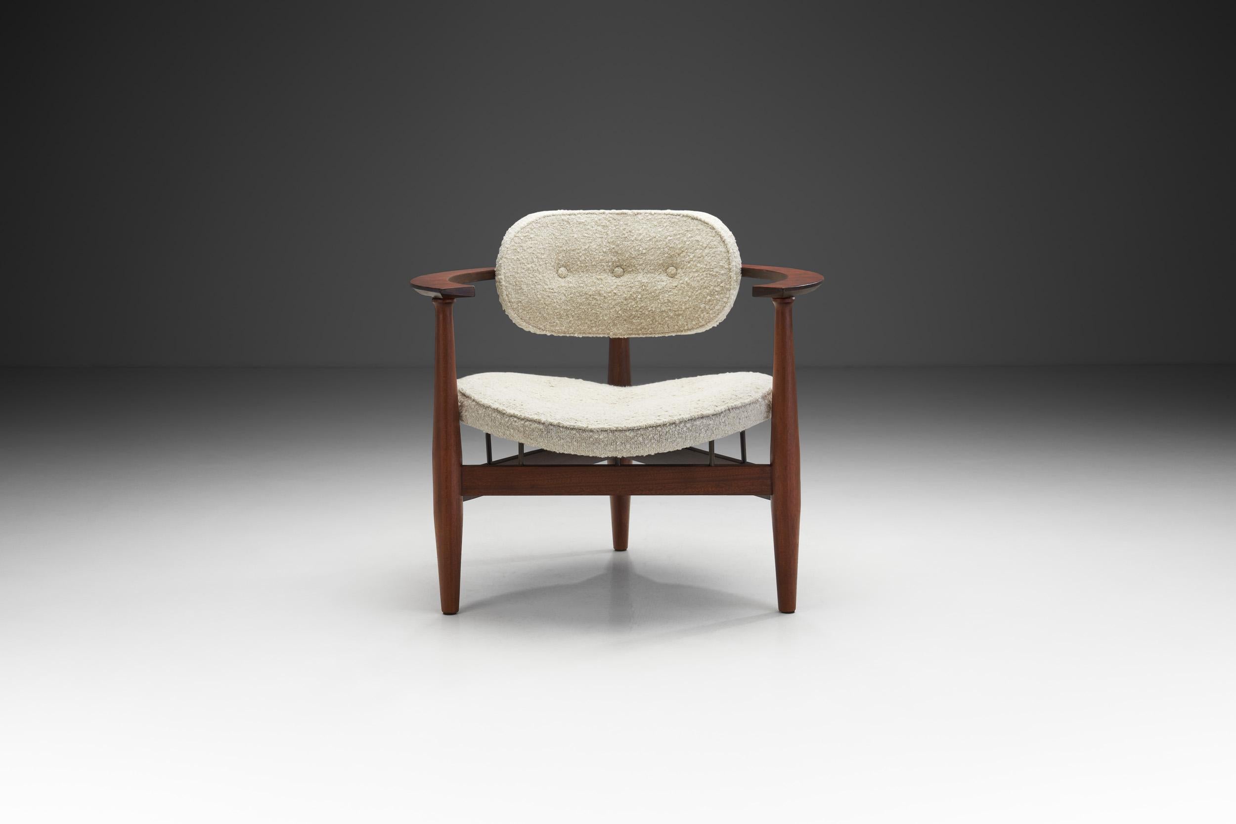 Mid-Century moderno Poltrona a conchiglia tripode di metà secolo, Europa, 1960 ca. in vendita