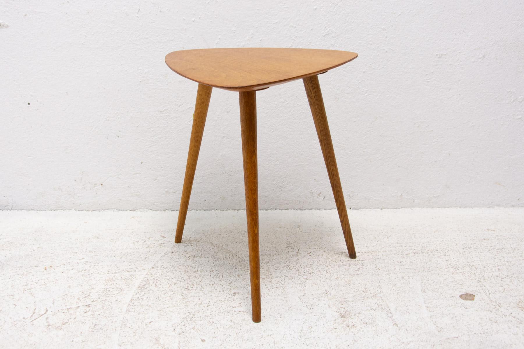 This Vintage stool was made in the former Czechoslovakia in the 1960´s. It´s made of beech wood. Wood is in good Vintage condition, showing slight signs of age and wear.

 

Height: 41 cm

width: 35 cm

depth: 35 cm

seat height : 41 cm.