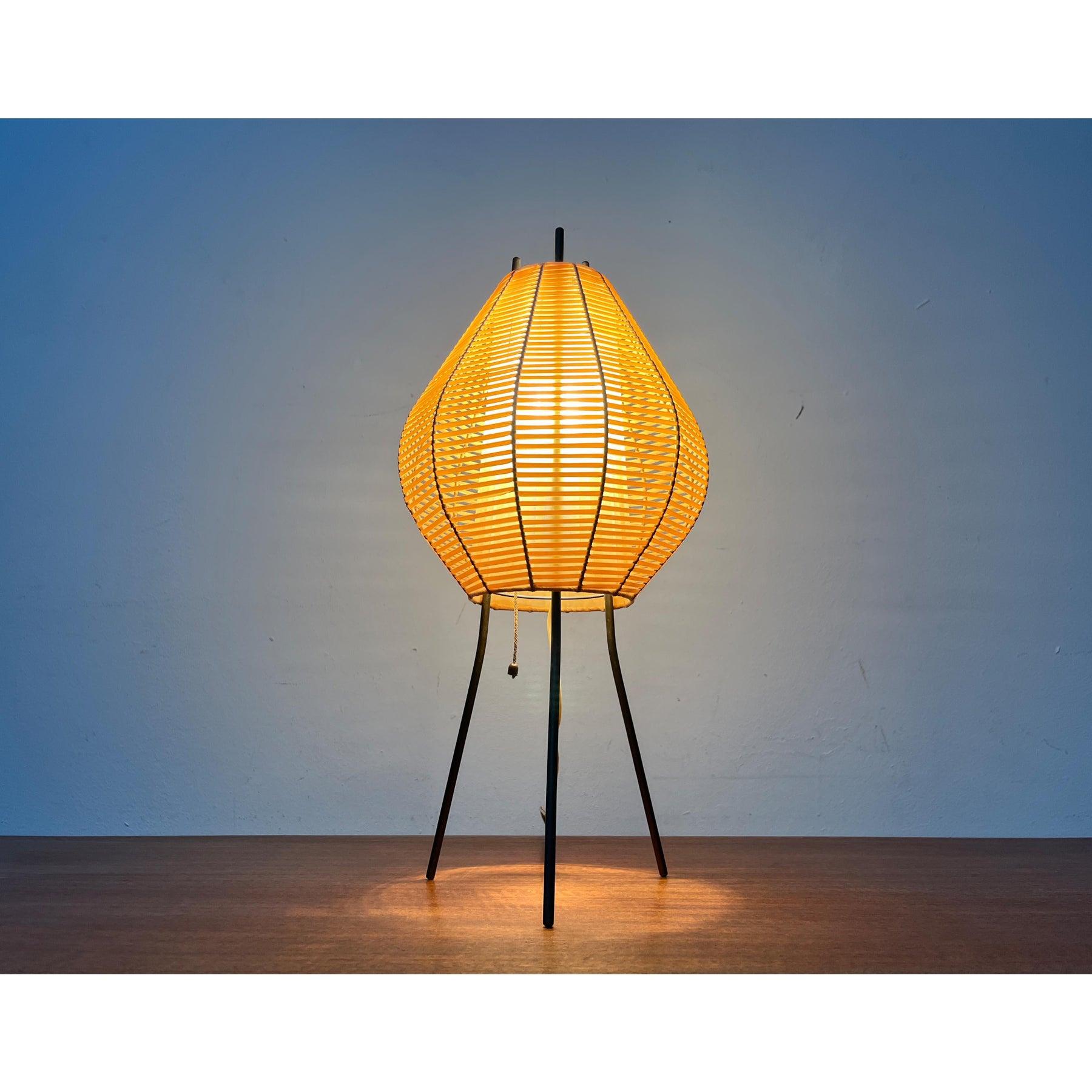 Stativ-Tischlampe, 1960er Jahre (Moderne der Mitte des Jahrhunderts) im Angebot