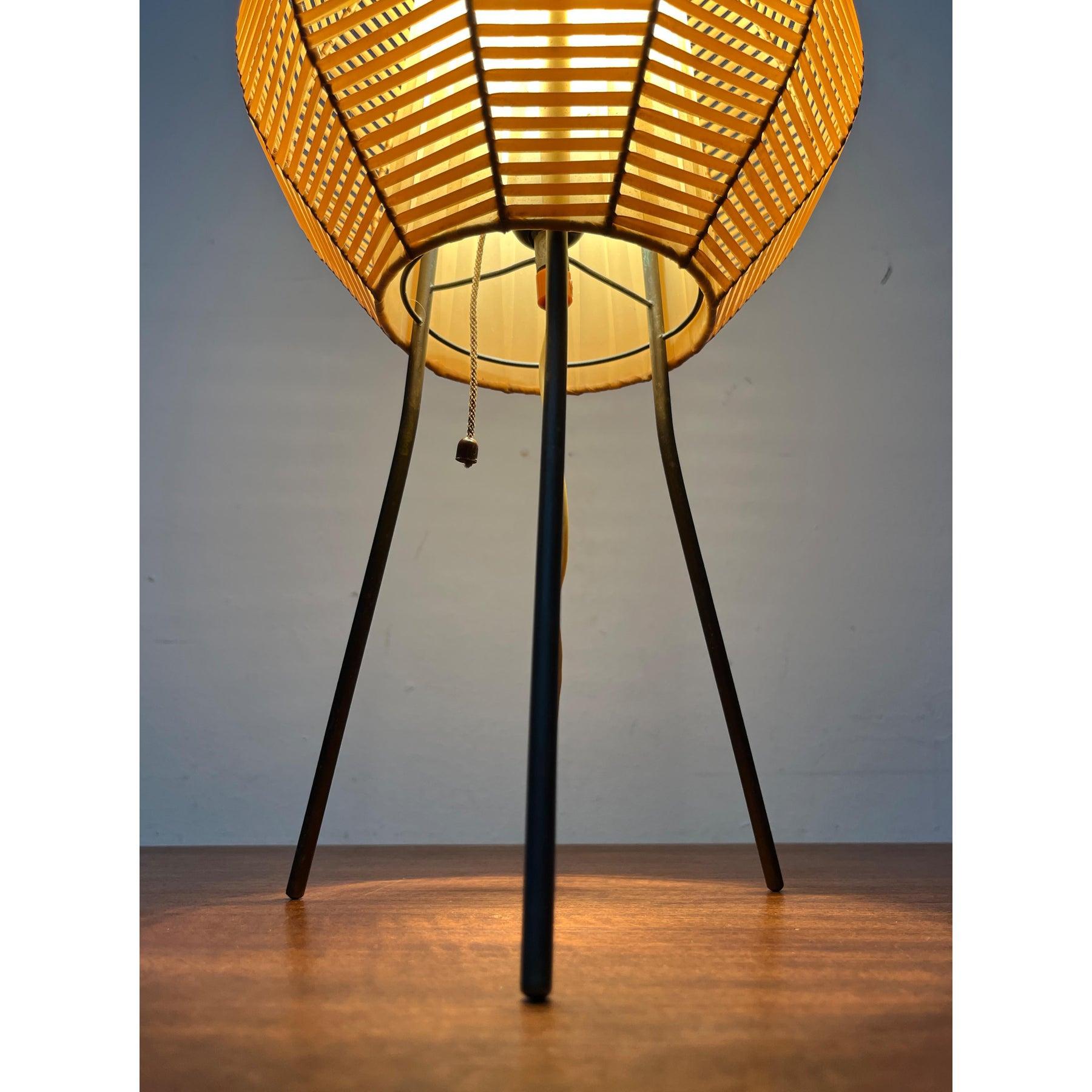 Stativ-Tischlampe, 1960er Jahre im Angebot 1