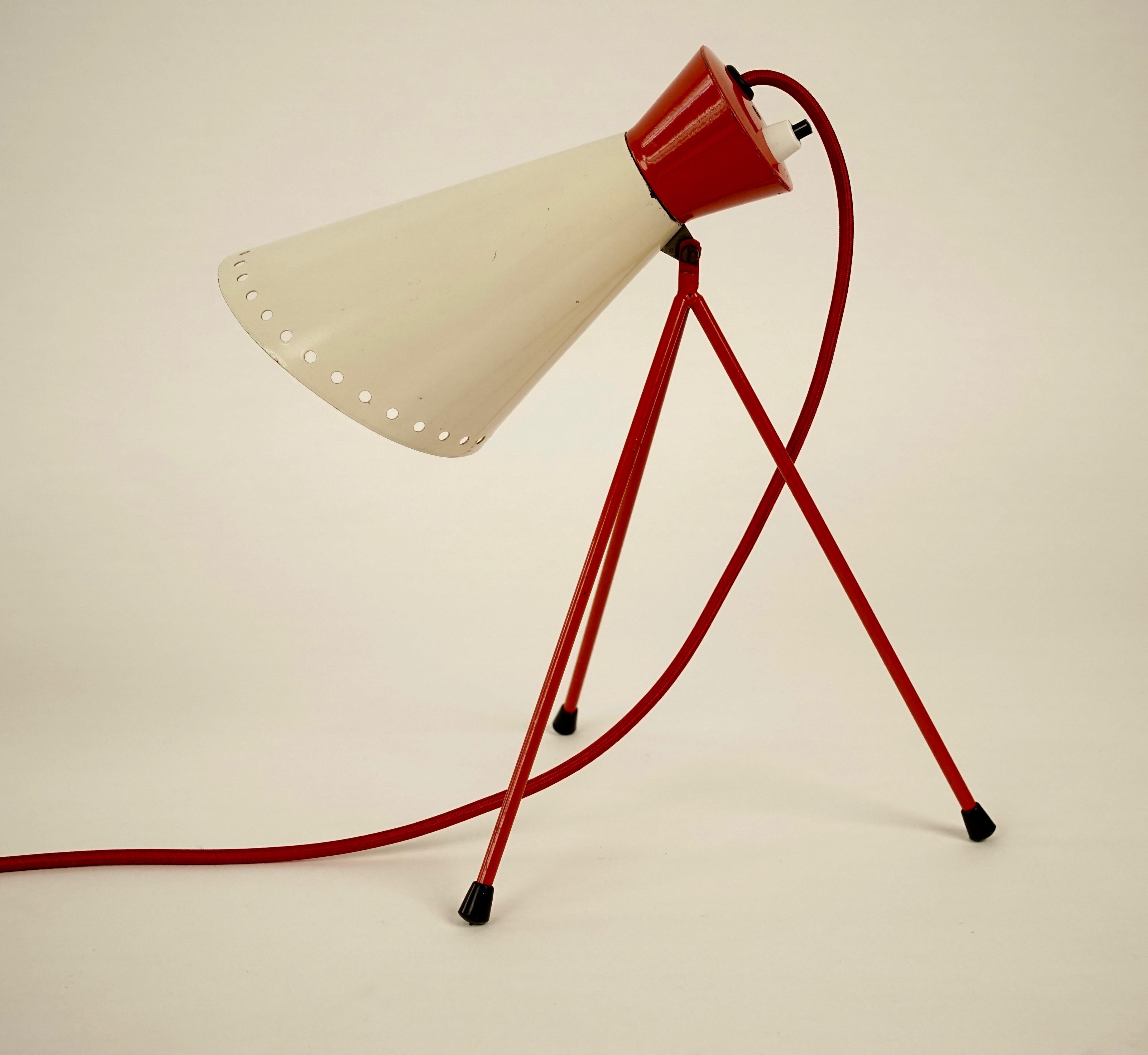 Dreibein-Tischlampe aus der Mitte des Jahrhunderts von Josef Hurka (Moderne der Mitte des Jahrhunderts) im Angebot