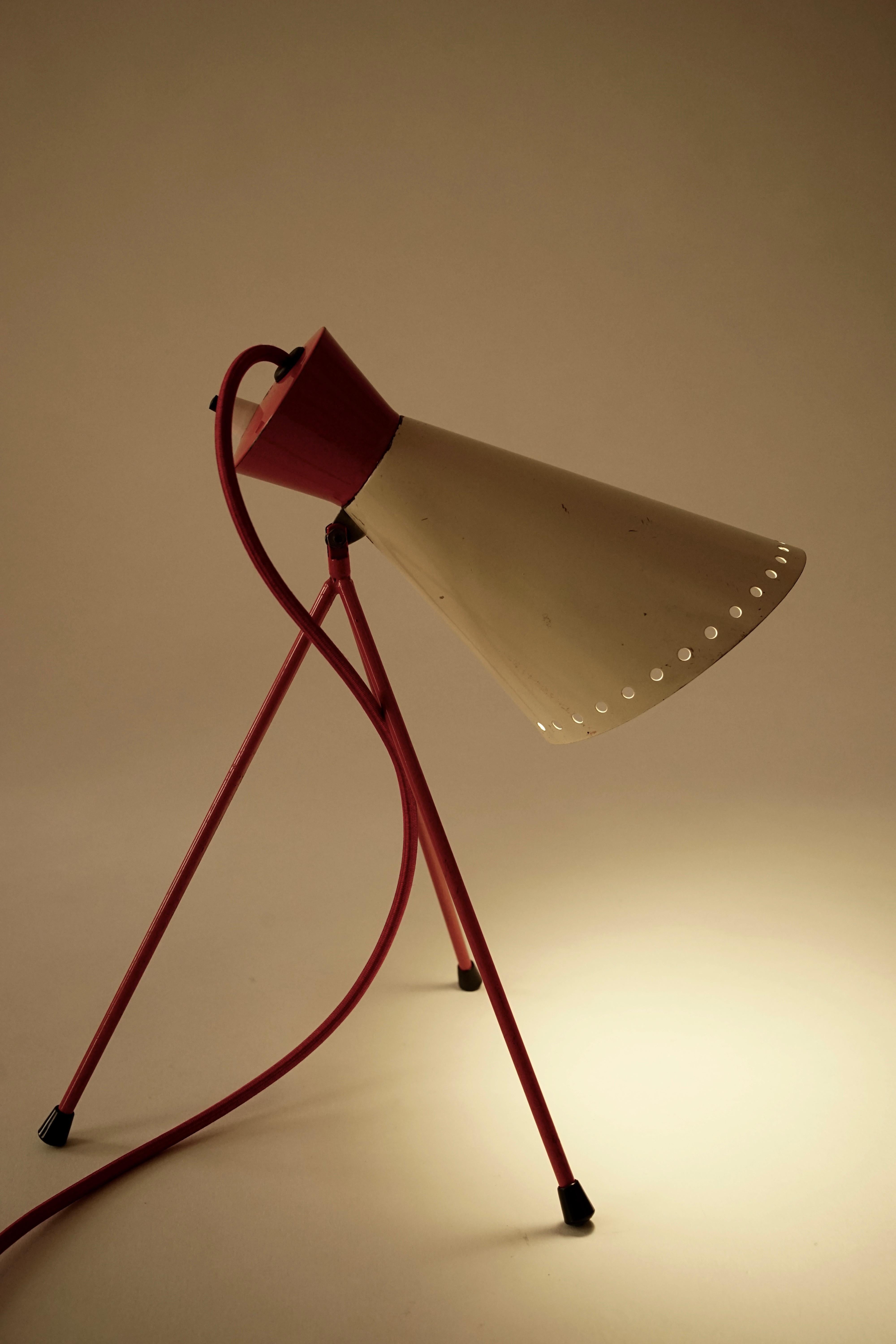 Dreibein-Tischlampe aus der Mitte des Jahrhunderts von Josef Hurka (Metall) im Angebot