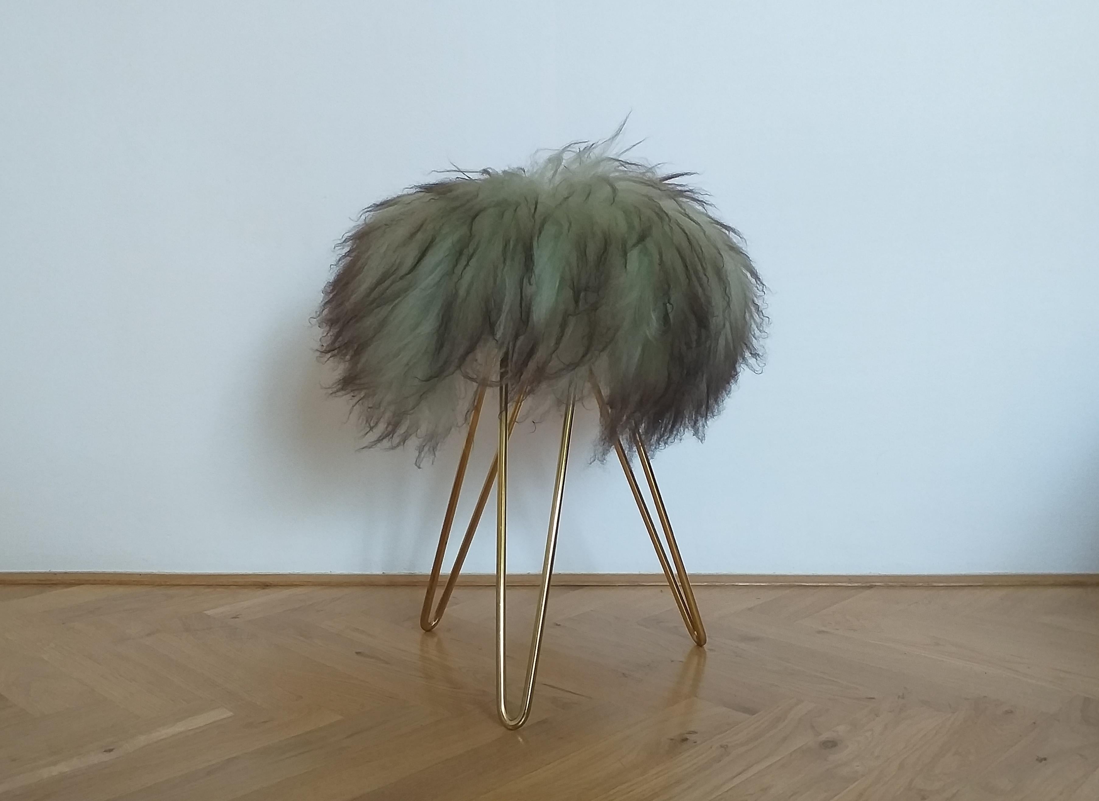 Midcentury Tripod Tabouret or Stool Hair, France, 1970s For Sale 1