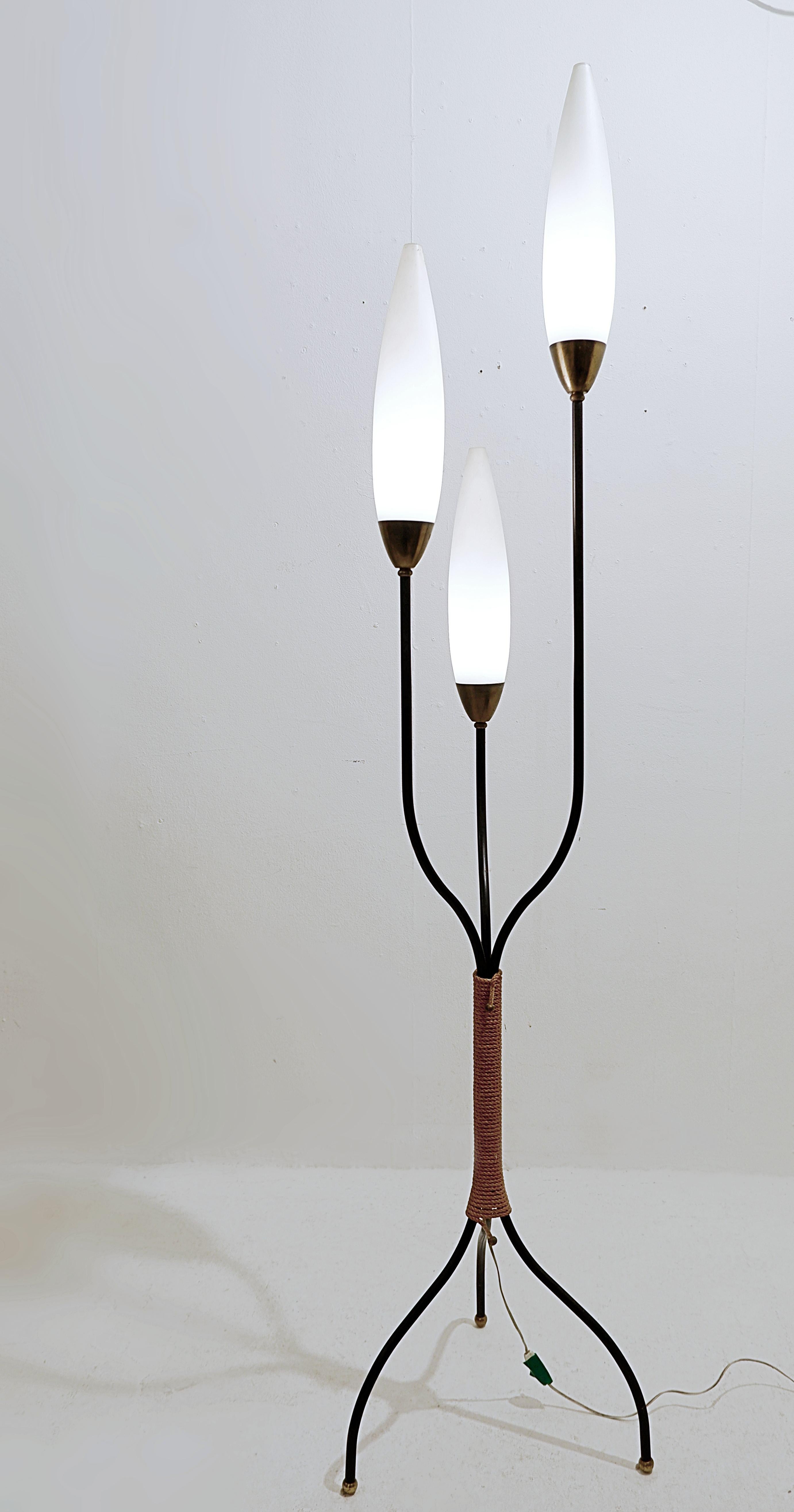 Lampadaire tripode du milieu du siècle à trois lumières de Maison Lunel - 1950s.