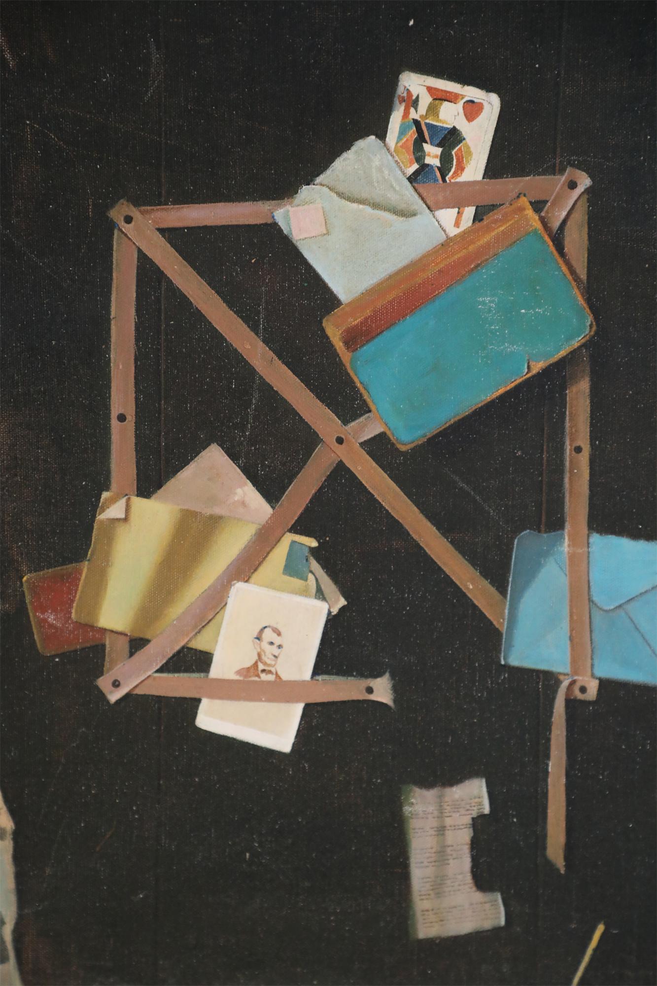 Peinture à l'huile du milieu du siècle dernier représentant un panneau avec des cartes et des éphémères Bon état - En vente à New York, NY