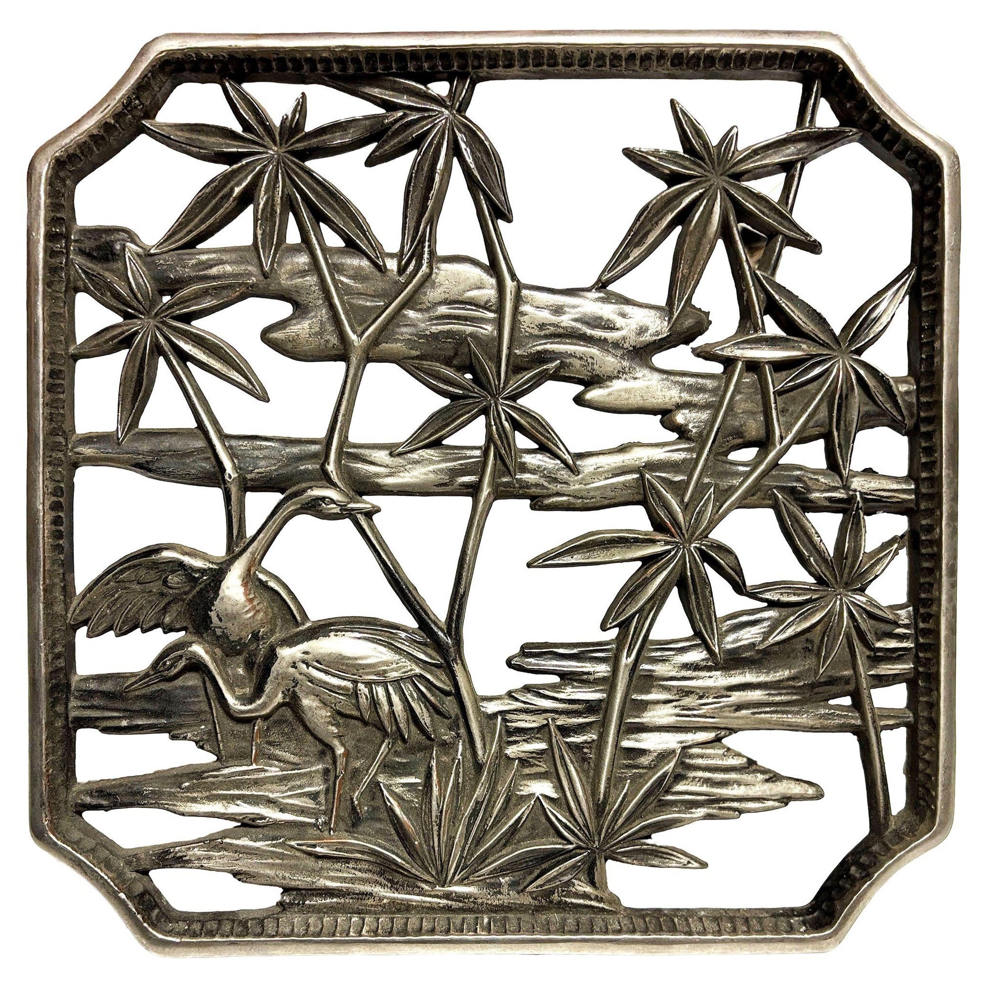 Tropische Kraniche in Wasserszene Metall-Wandskulptur aus der Mitte des Jahrhunderts von Syroco im Angebot