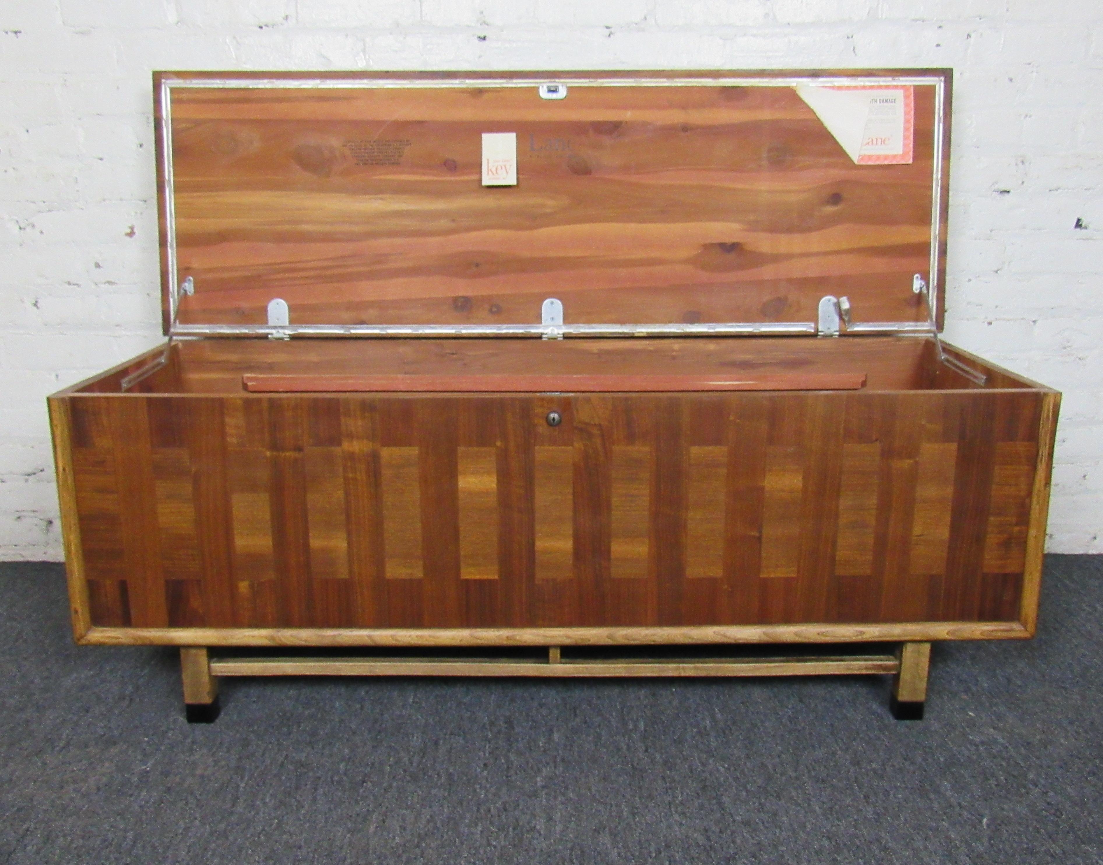 Midcentury Trunk by Lane In Good Condition In Brooklyn, NY