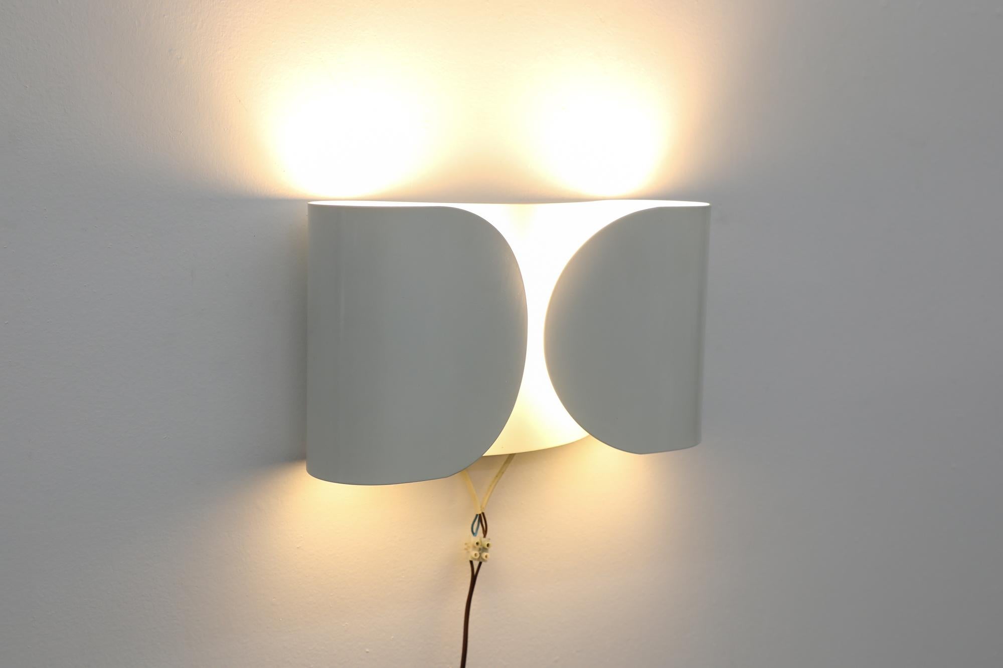 Italian Original Mid-Century White TS-Foglio Wall Lamps by Tobia Scarpa for Flos, 1960s For Sale