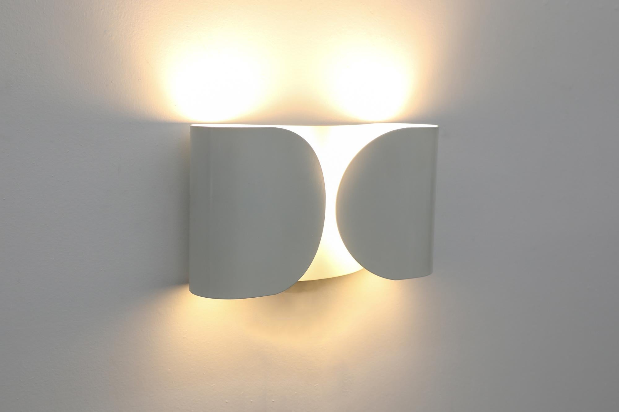 Enameled Original Mid-Century White TS-Foglio Wall Lamps by Tobia Scarpa for Flos, 1960s For Sale