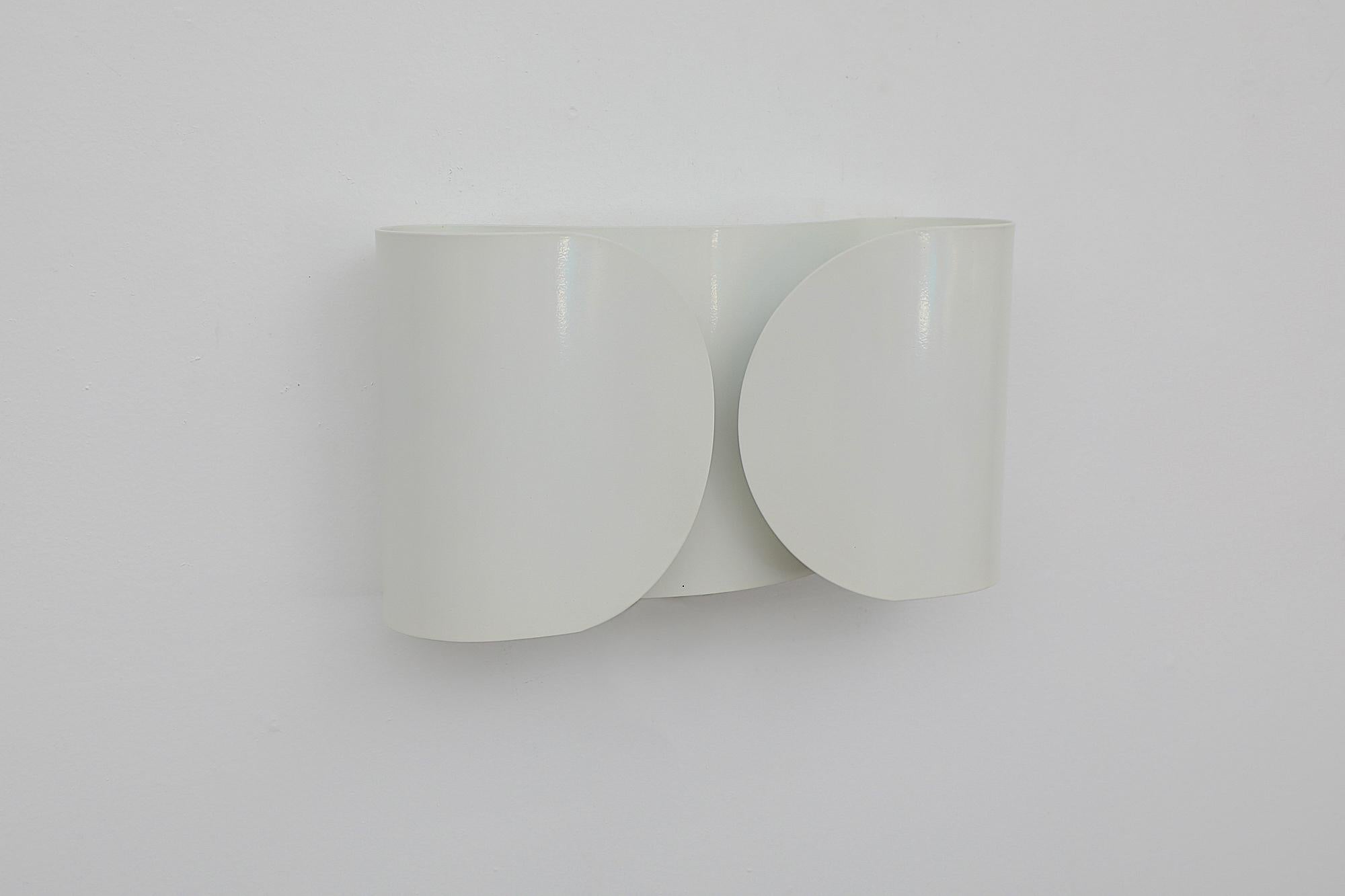 Metal Original Mid-Century White TS-Foglio Wall Lamps by Tobia Scarpa for Flos, 1960s For Sale