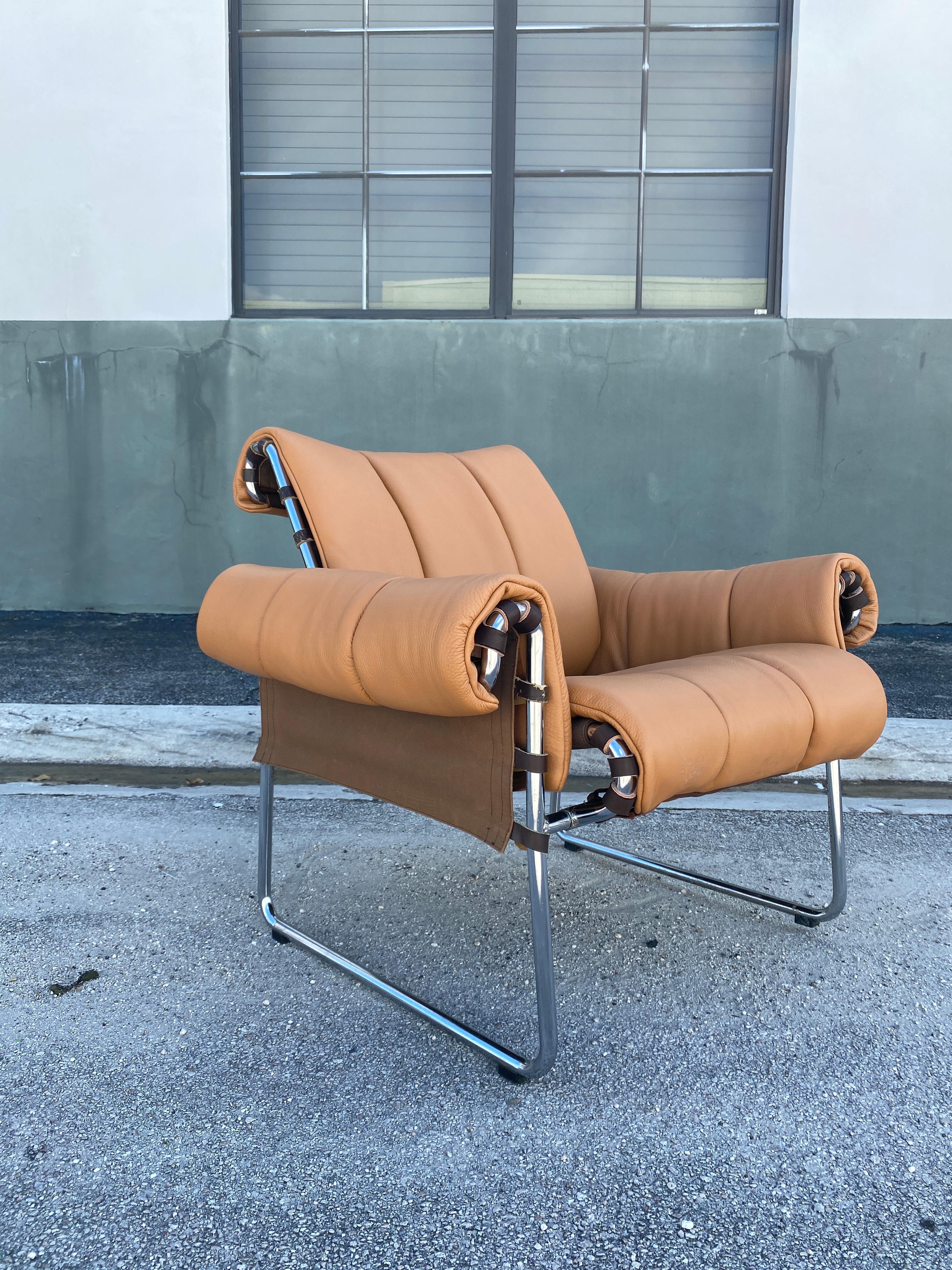 Mid Century Tubular Chrome and Leather Lounge Chair In Fair Condition In Asheville, NC