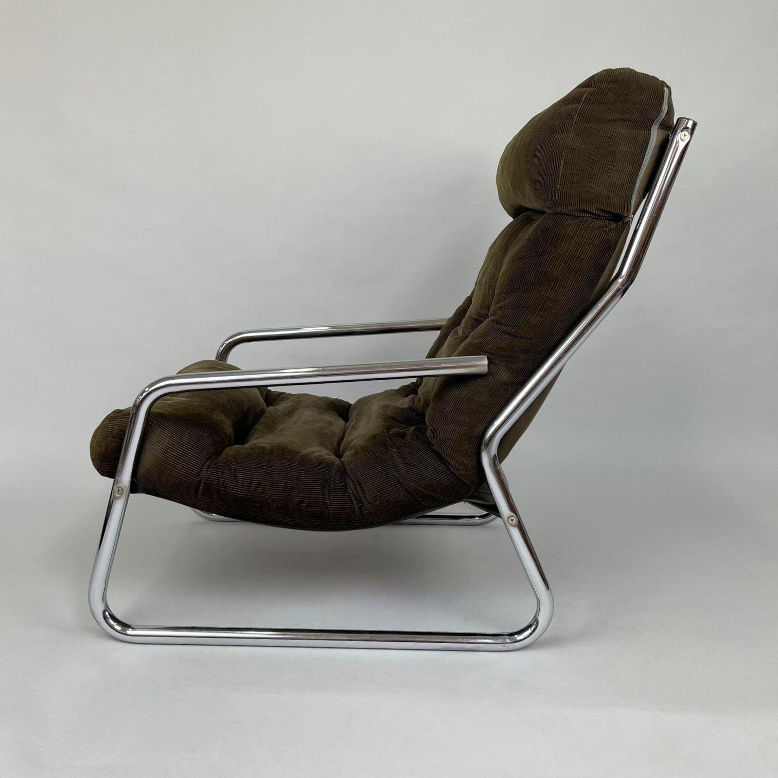 Very comfortable, stable chrome armchair with original corduroy cover. 
All imperfections and signs of use can be seen in the photos.