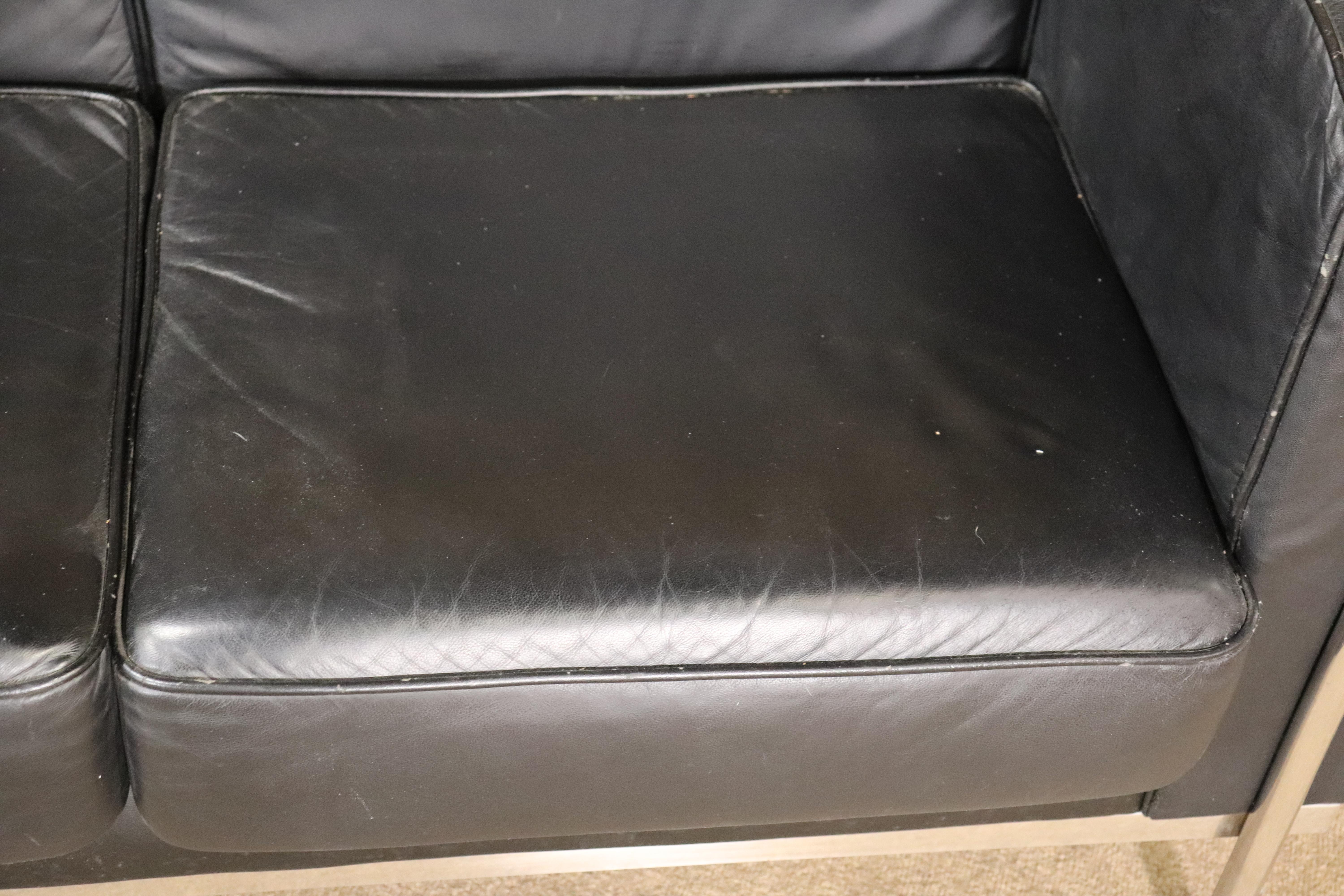 Mid-Century Sofa aus Röhrenleder (Leder) im Angebot