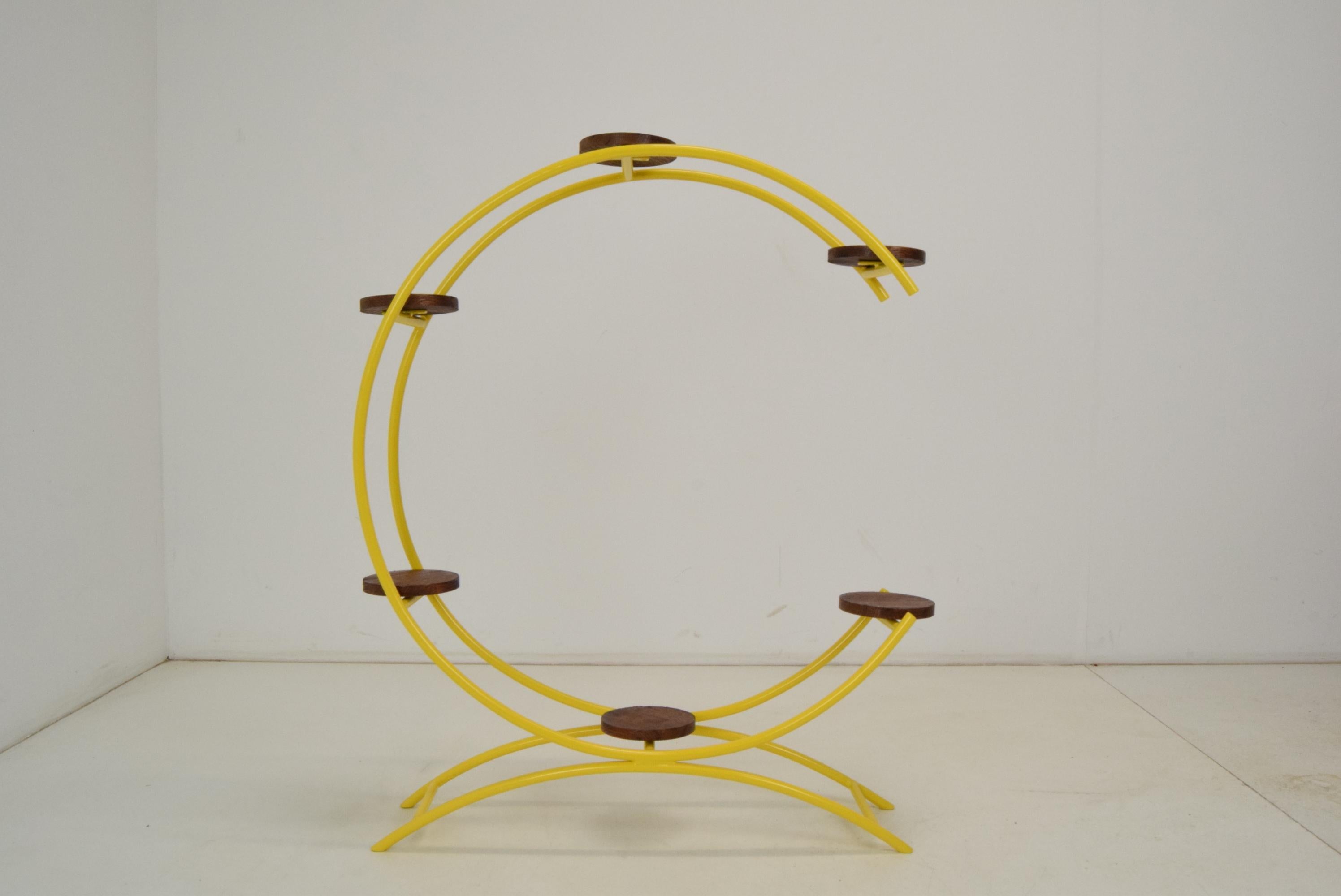 Mid-Century Tubular Stand Flowers, 1960's For Sale 3