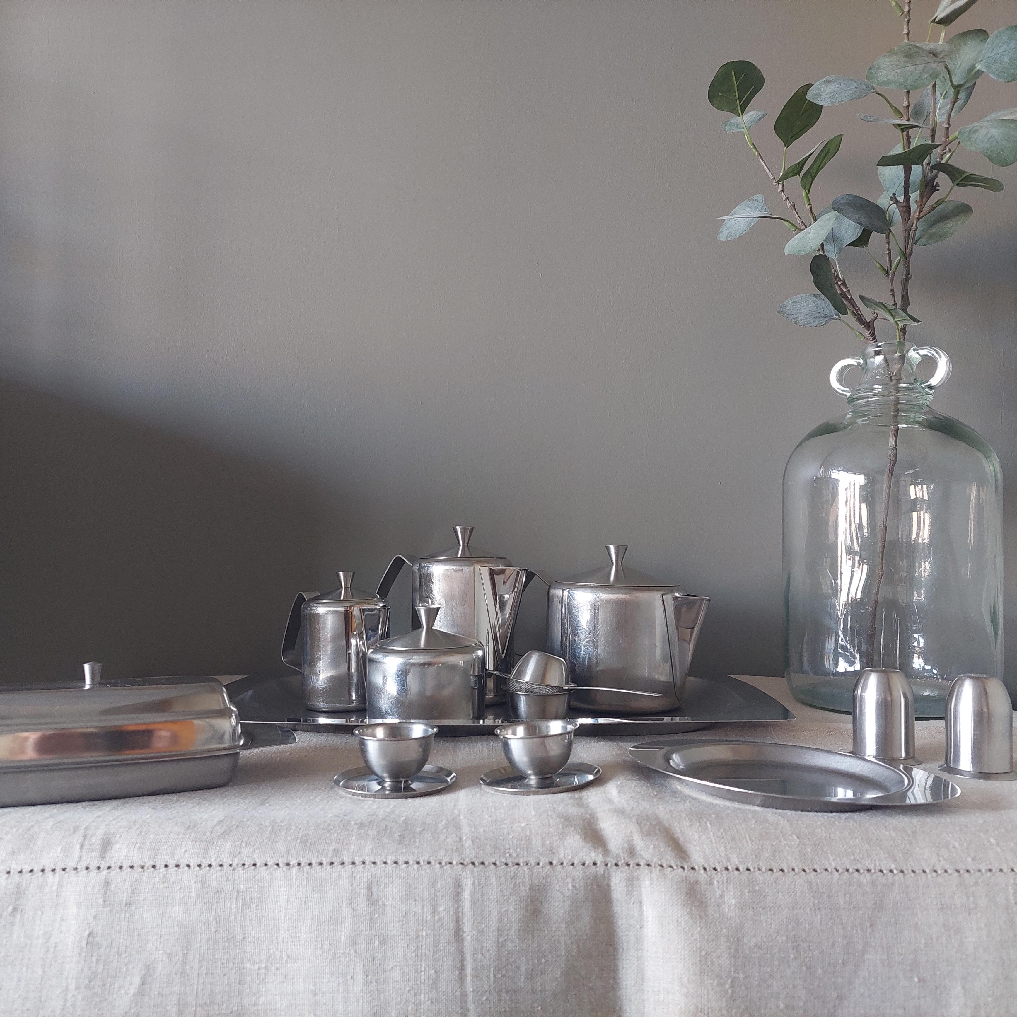 Mid-Century Tudor Knight Stainless Steel Breakfast Tea Coffee Set Service, 60s In Good Condition For Sale In Leamington Spa, GB