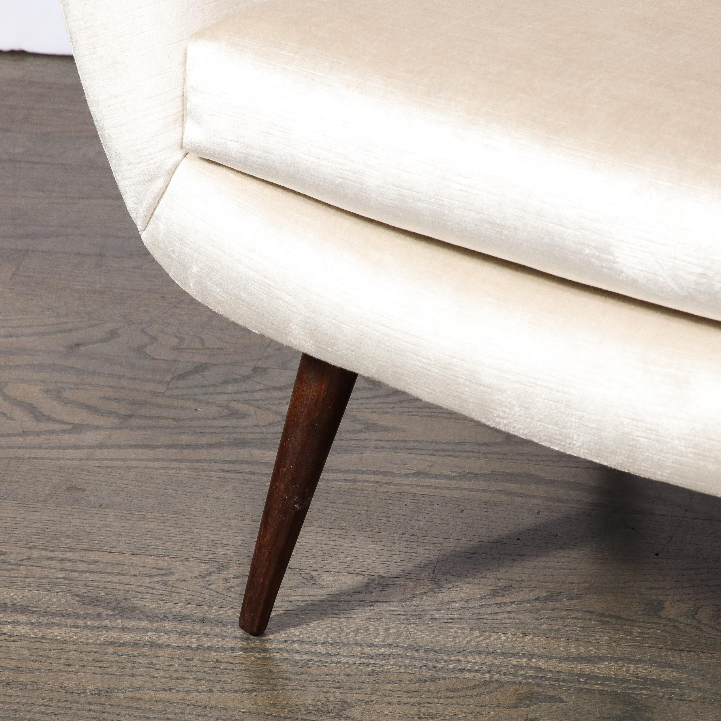 Mid-Century-Loungesessel mit getufteter Rückenlehne aus Platinsamt von Lawrence Peabody (amerikanisch) im Angebot