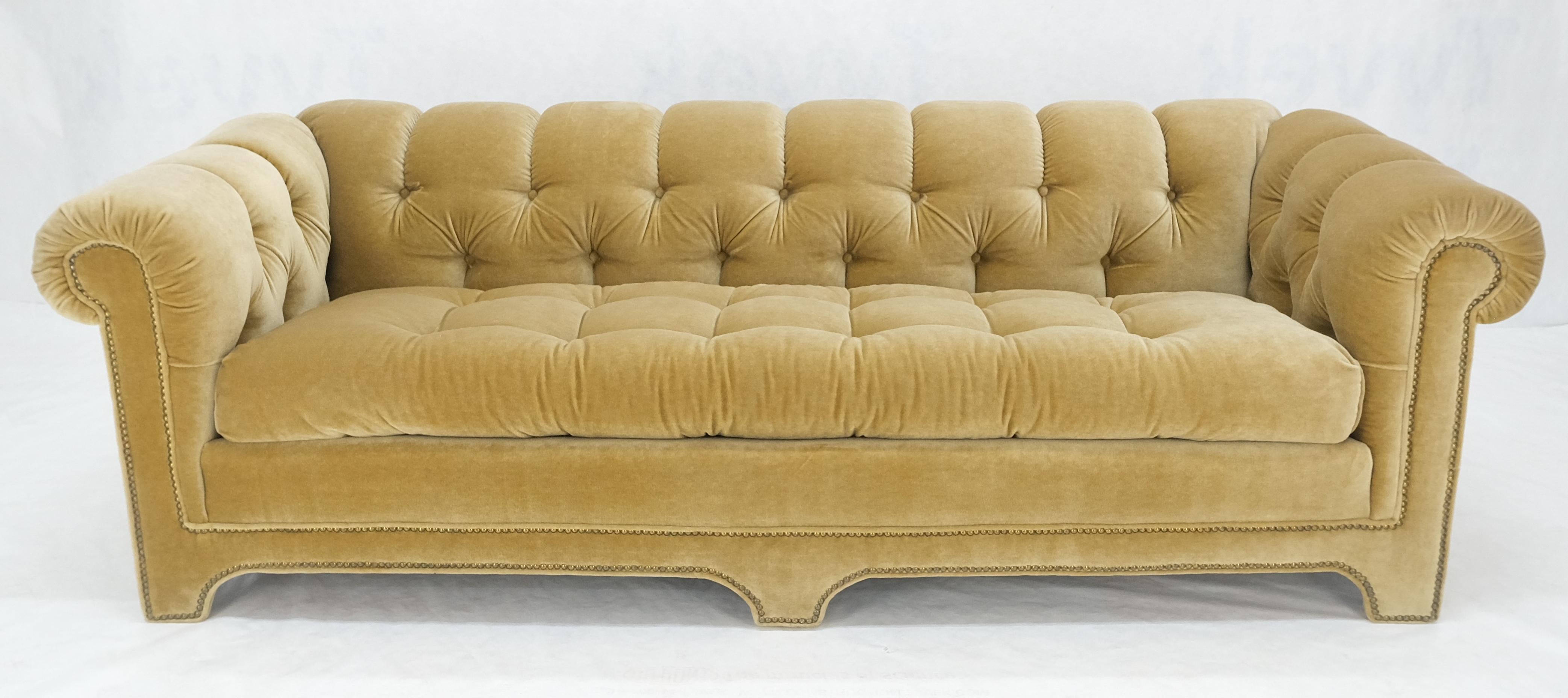 Mid Century Tufted Chesterfield Gold Mohair Albert Hugo Cloud Shape Sofa MINT! In Good Condition For Sale In Rockaway, NJ