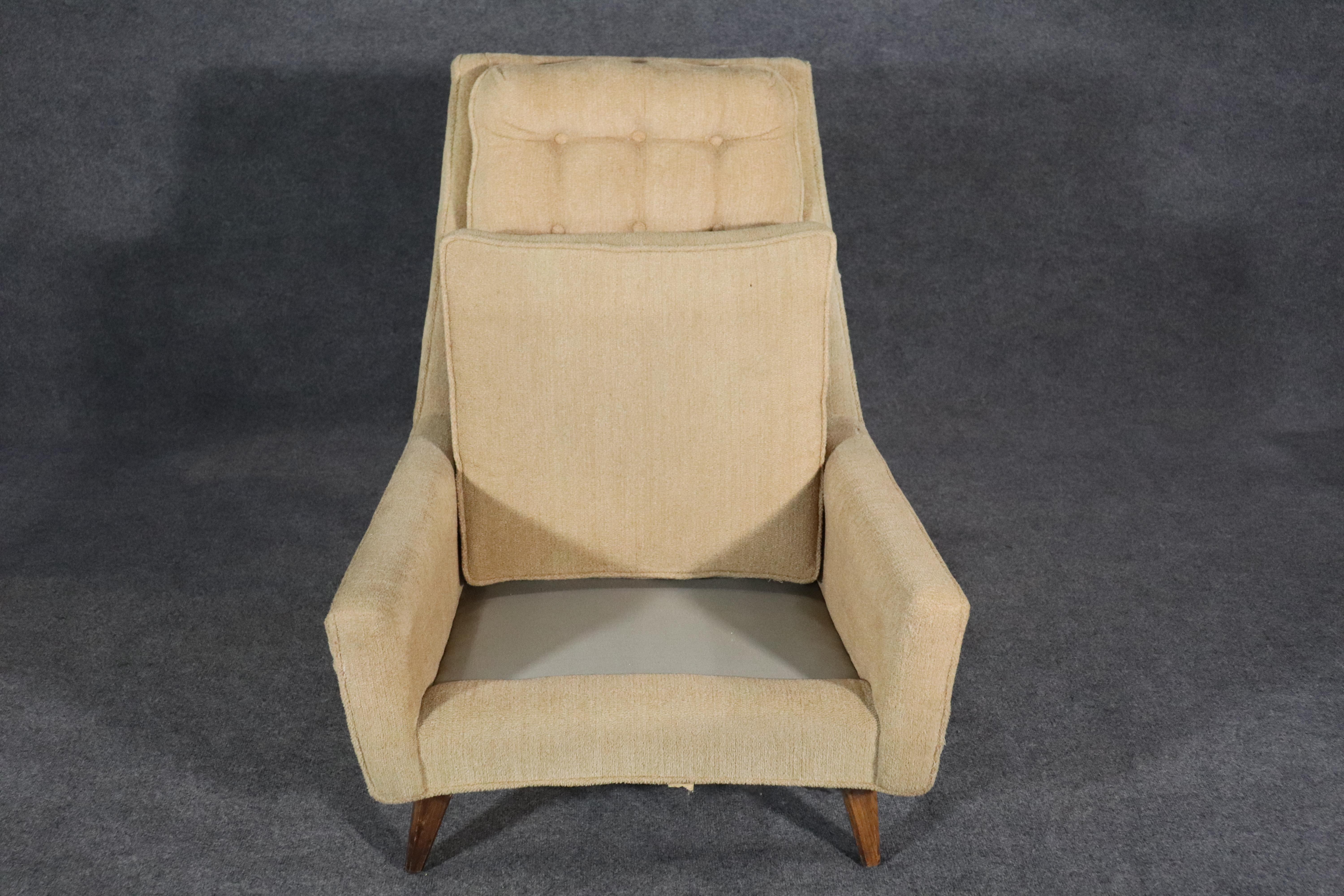 Mid-Century Tufted Lounge Chair For Sale 3