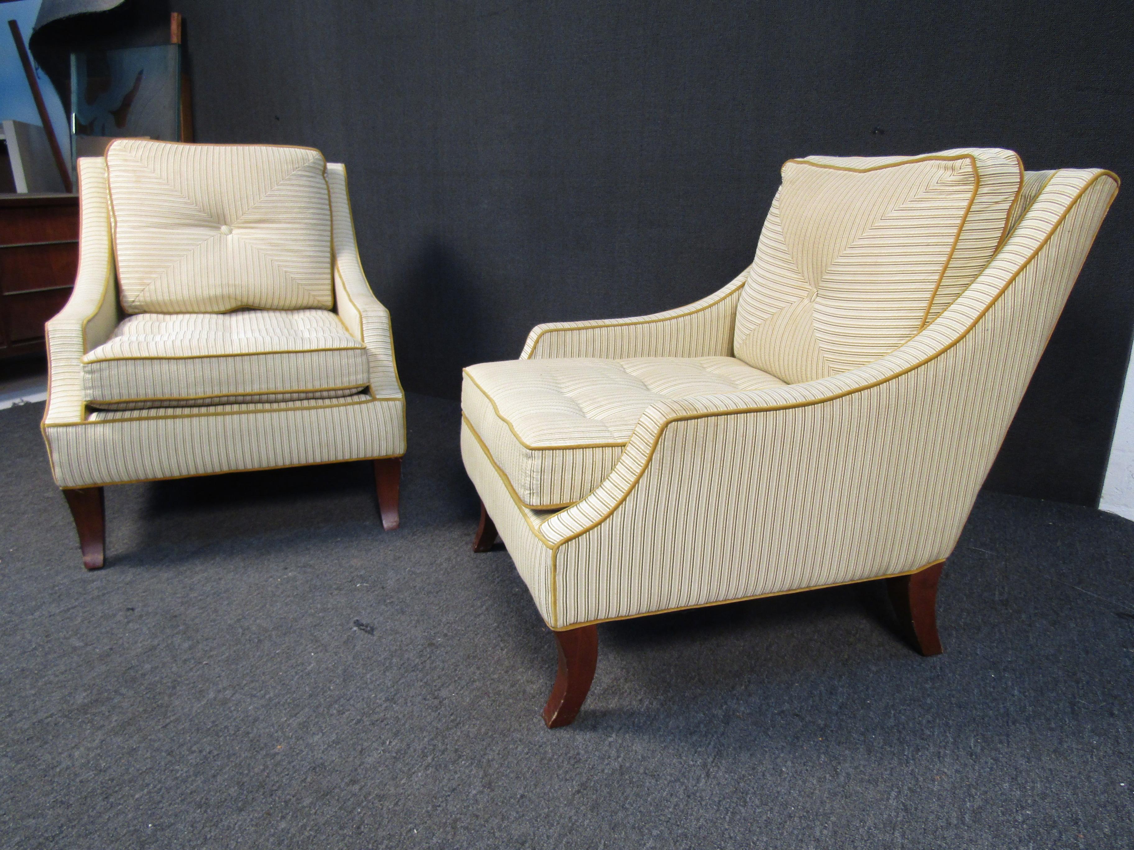 Mid-Century Tufted Lounge Chairs (Moderne der Mitte des Jahrhunderts) im Angebot