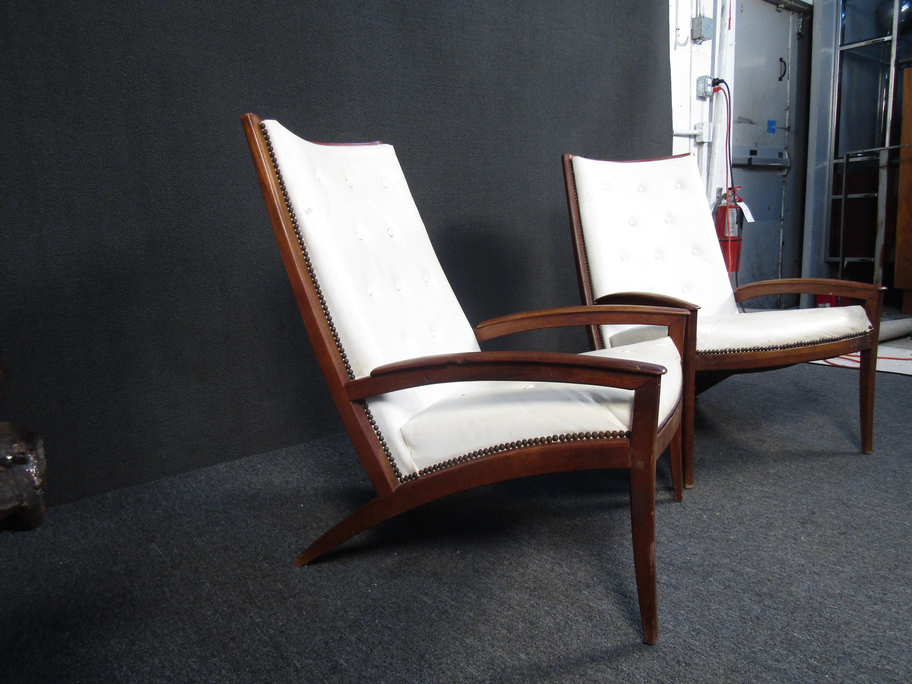 Sillones acolchados de mediados de siglo mediados del siglo XX en venta