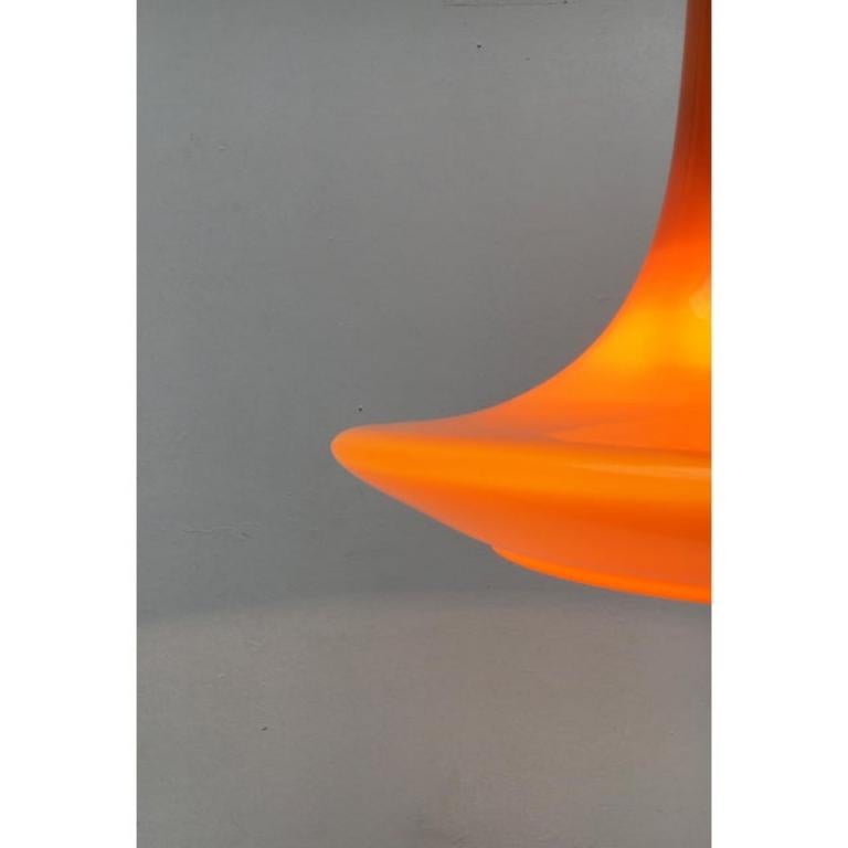 XX secolo Lampada a sospensione a tulipano in vetro di Peill & Putzler, 1960 in vendita