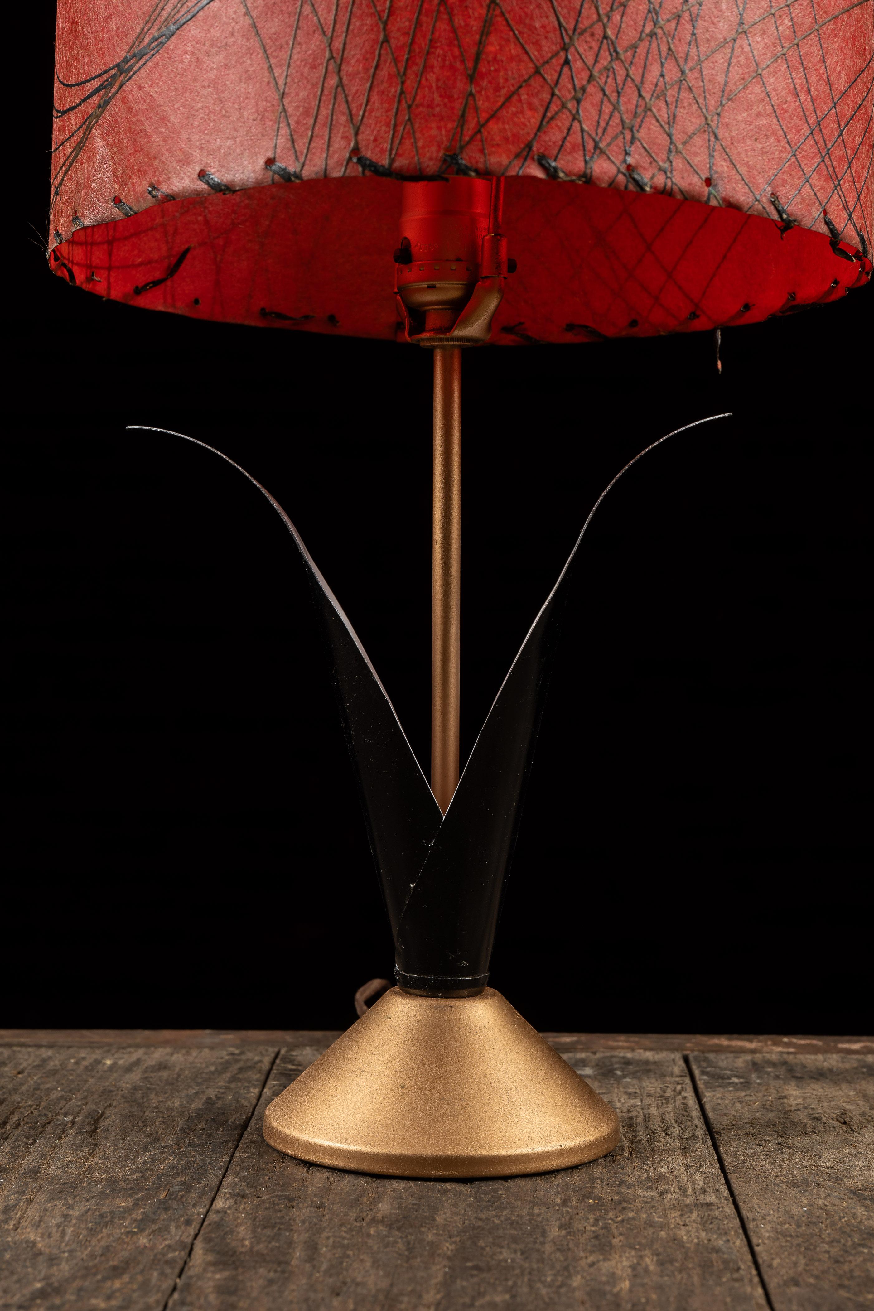 Américain Lampe tulipe du milieu du siècle avec abat-jour rouge en vente