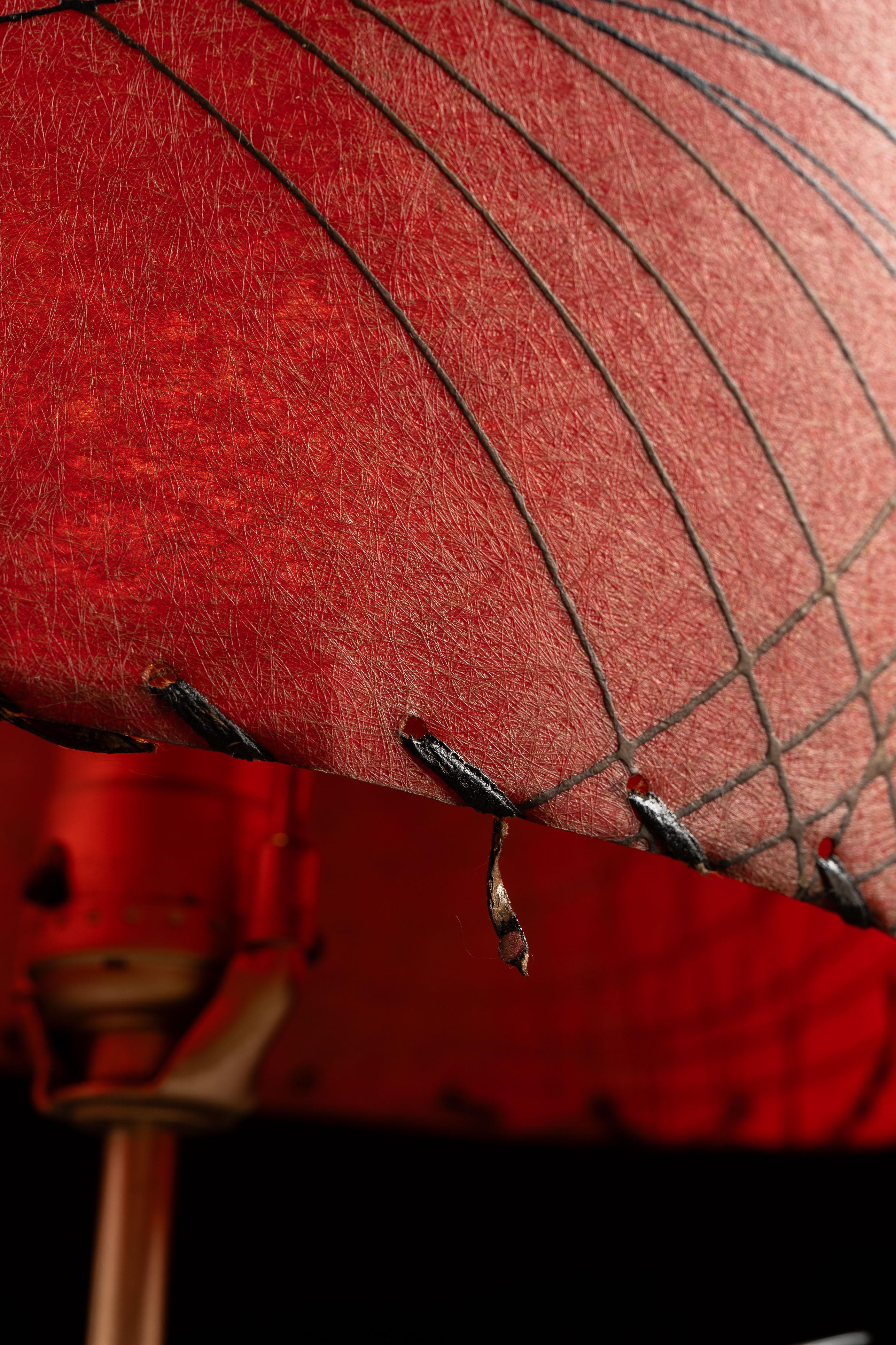 20ième siècle Lampe tulipe du milieu du siècle avec abat-jour rouge en vente