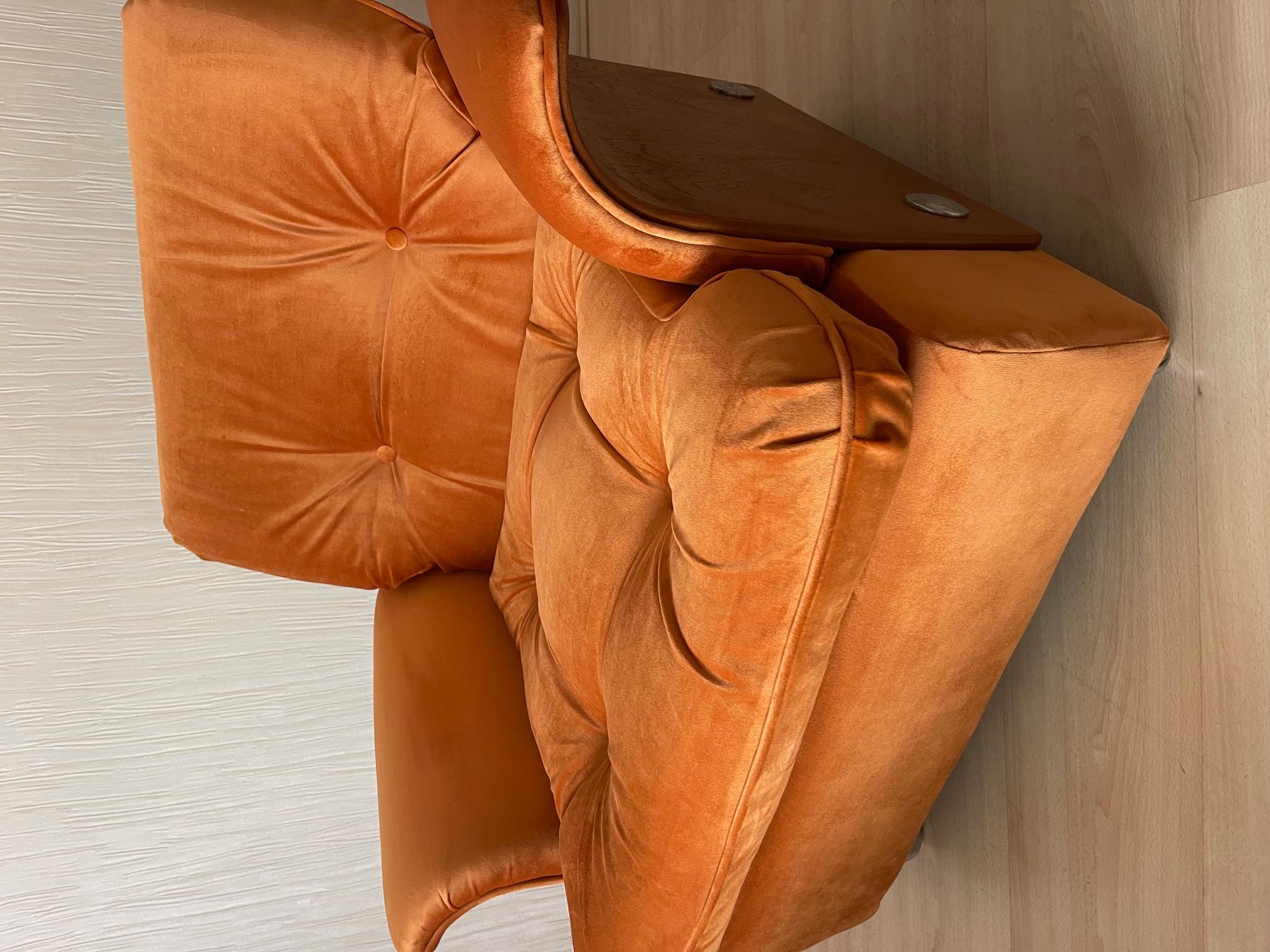 Tulpen-Loungesessel aus der Mitte des Jahrhunderts von K M Wilkins für GPlan aus orangefarbenem Samt 8