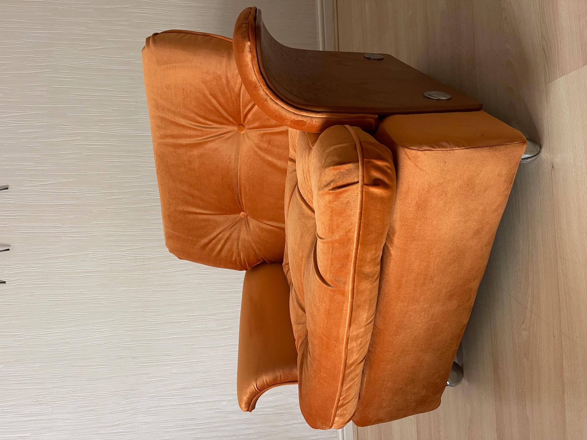 Tulpen-Loungesessel aus der Mitte des Jahrhunderts von K M Wilkins für GPlan aus orangefarbenem Samt 11