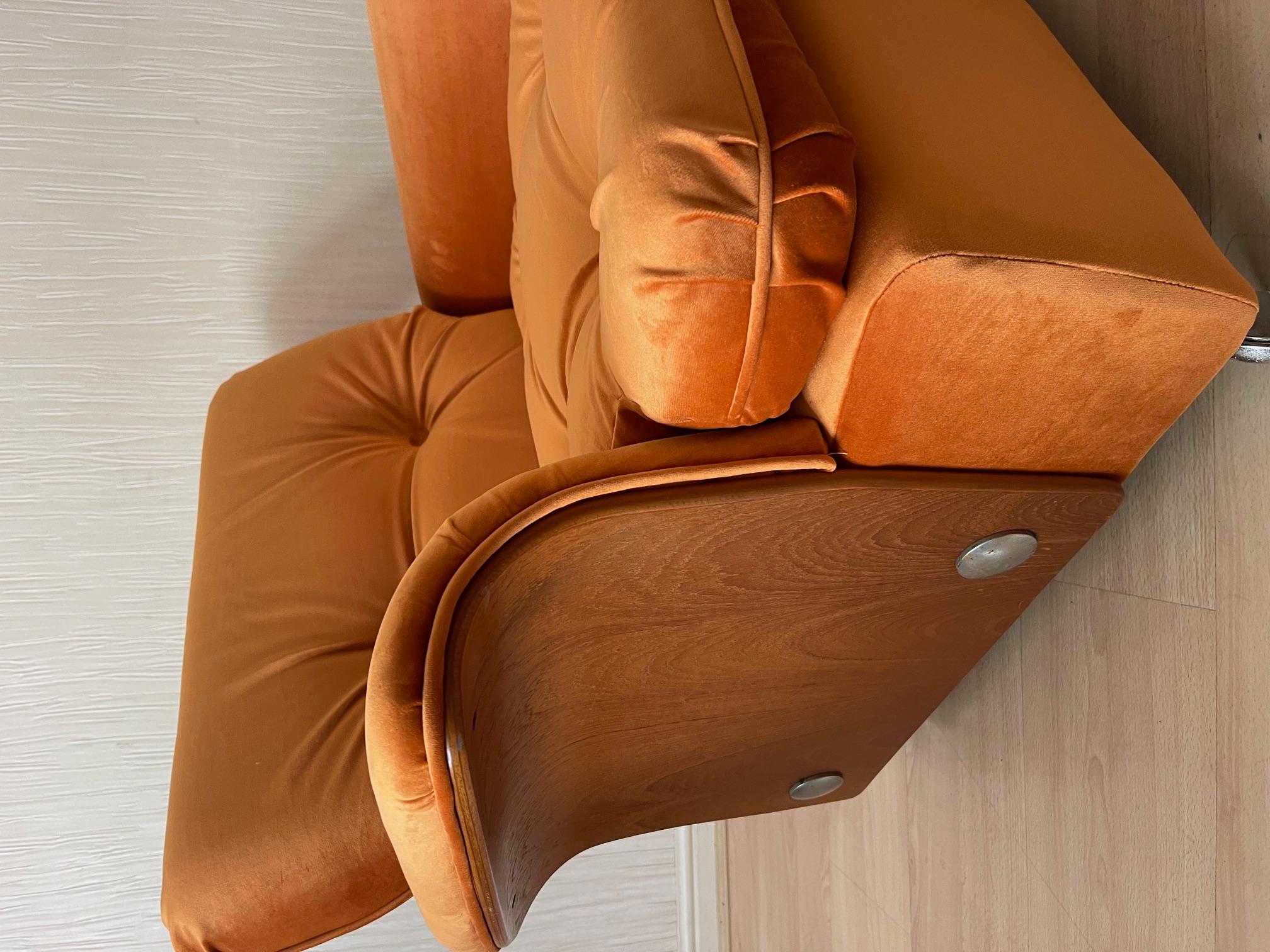 Tulpen-Loungesessel aus der Mitte des Jahrhunderts von K M Wilkins für GPlan aus orangefarbenem Samt (20. Jahrhundert)