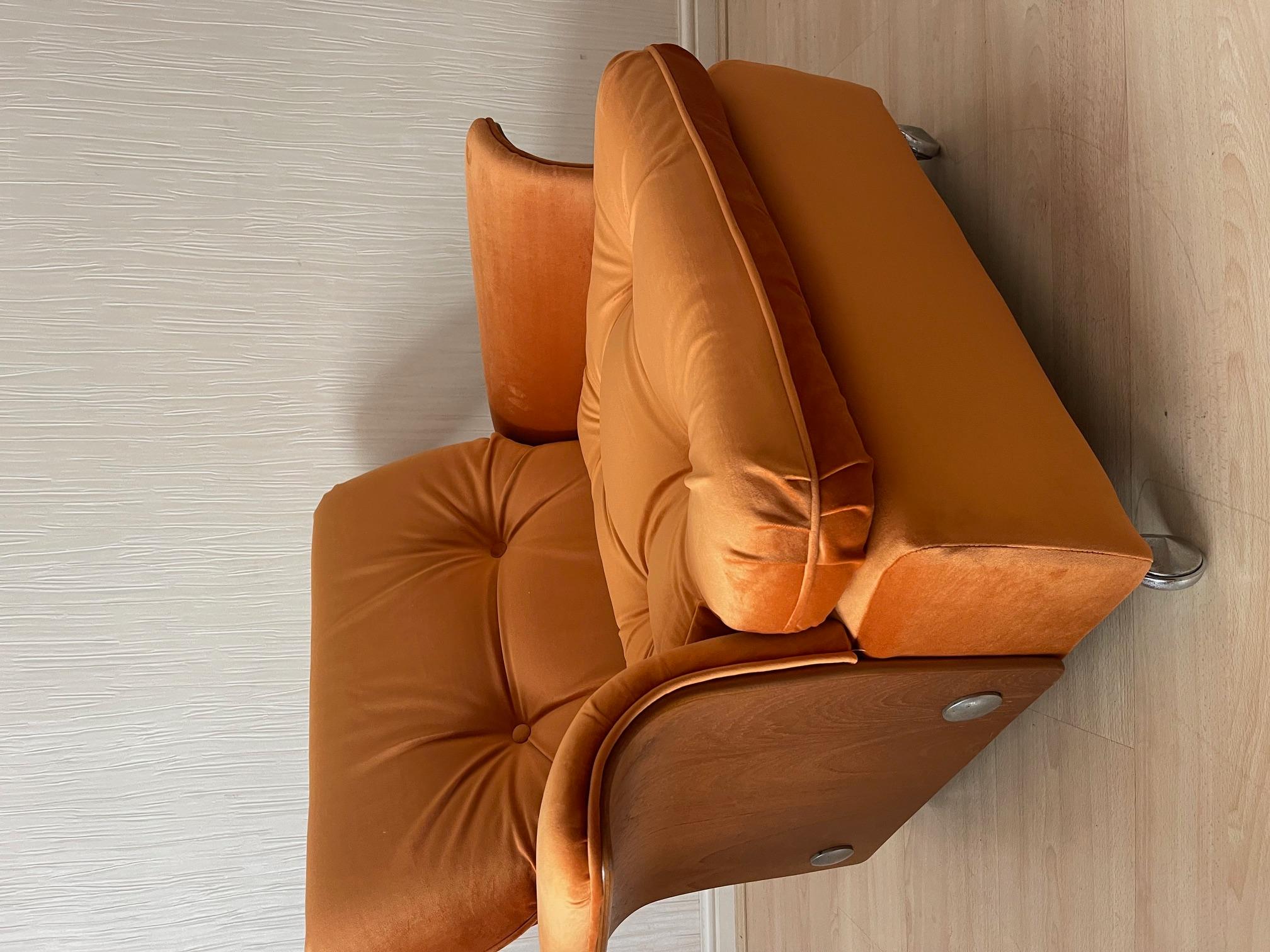 Tulpen-Loungesessel aus der Mitte des Jahrhunderts von K M Wilkins für GPlan aus orangefarbenem Samt (Stoff)