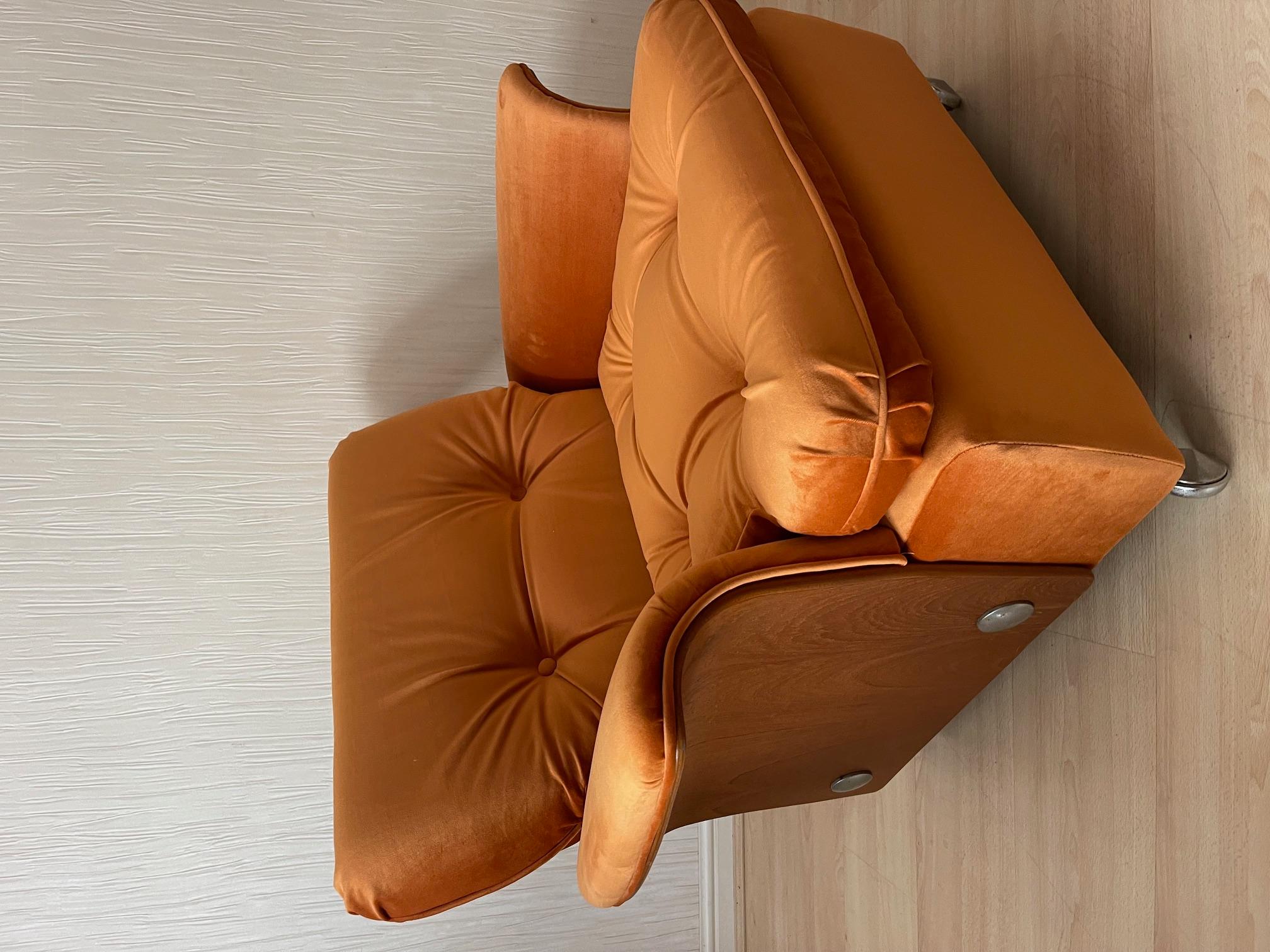 Tulpen-Loungesessel aus der Mitte des Jahrhunderts von K M Wilkins für GPlan aus orangefarbenem Samt 1