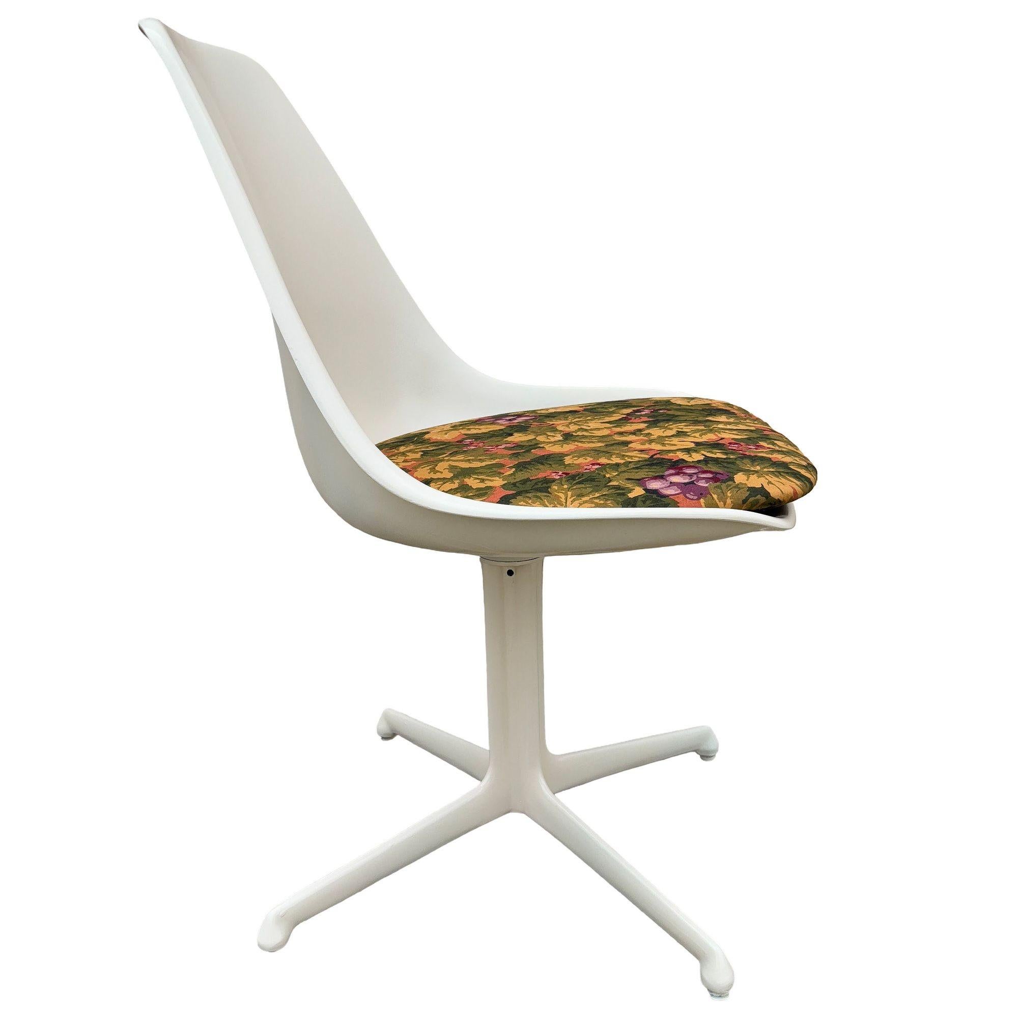 Chaise d'appoint tulipe du milieu du siècle Model No 115 par Maurice Burke pour Arkana - Paire Excellent état - En vente à Van Nuys, CA