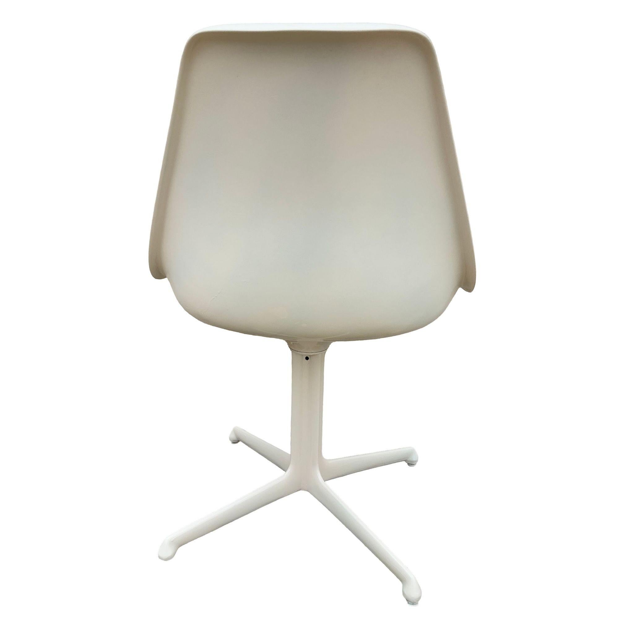 Milieu du XXe siècle Chaise d'appoint tulipe du milieu du siècle Model No 115 par Maurice Burke pour Arkana - Paire en vente