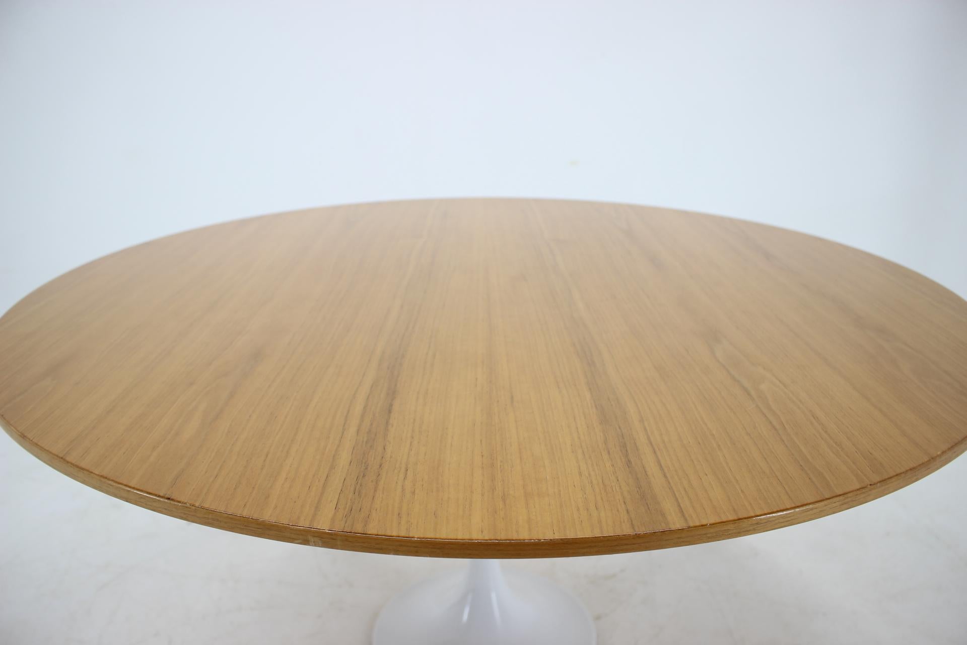 Swiss Midcentury Tulip Table in Style of Eero Saarinen For Sale