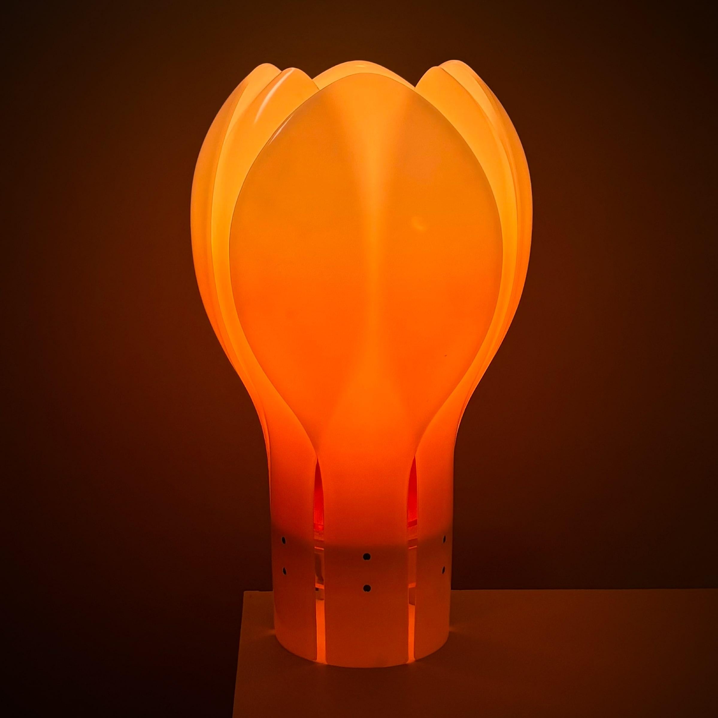 Scandinavian Modern Mid-century Tulip table lamp by Yngve Ekström for Pileprodukter, Sweden, 1970s For Sale