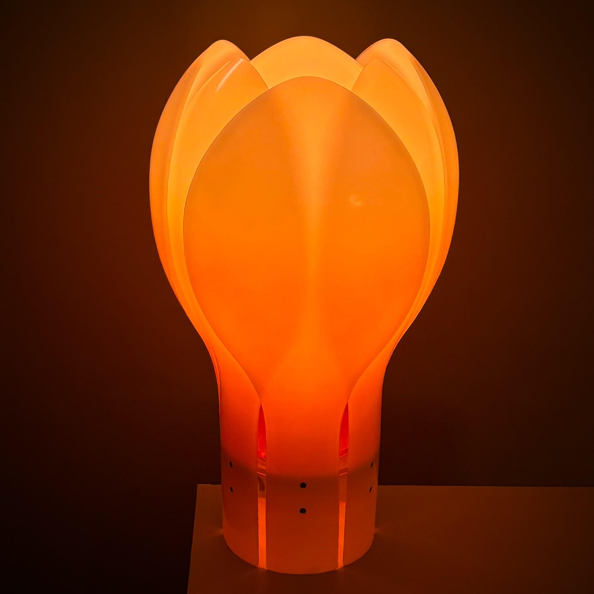 Mid-century Tulip table lamp by Yngve Ekström for Pileprodukter, Sweden, 1970s In Good Condition For Sale In Forserum, SE