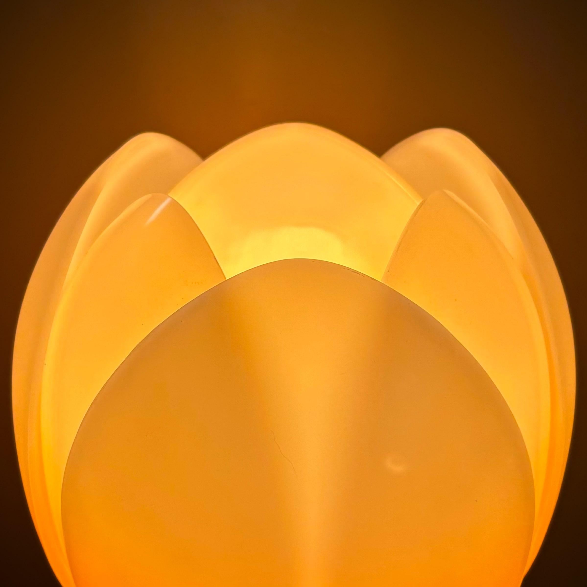 Plastic Mid-century Tulip table lamp by Yngve Ekström for Pileprodukter, Sweden, 1970s For Sale