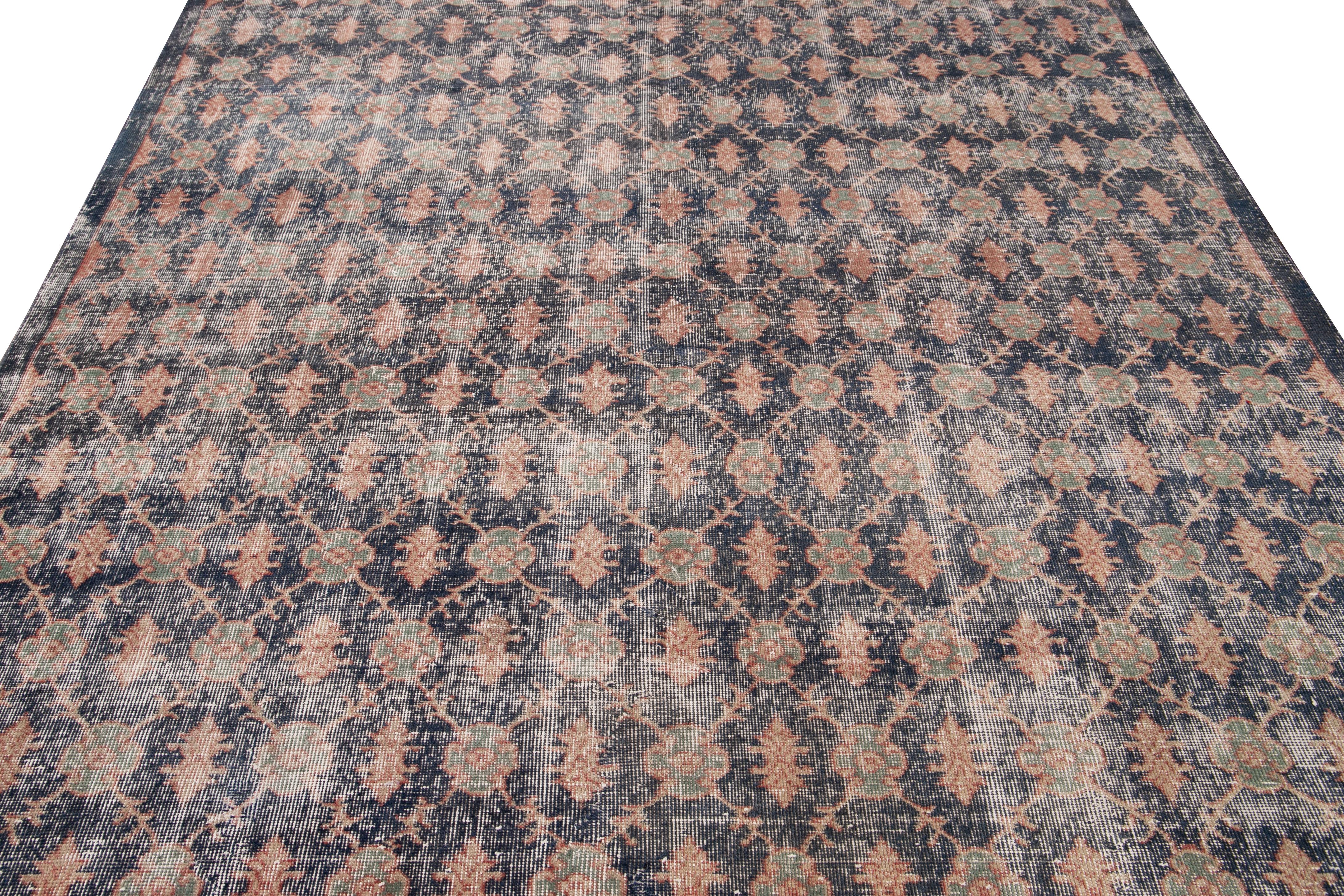 Türkischer Art-Déco-Wollteppich in Blau mit Blumenmuster aus der Mitte des Jahrhunderts (Wolle) im Angebot