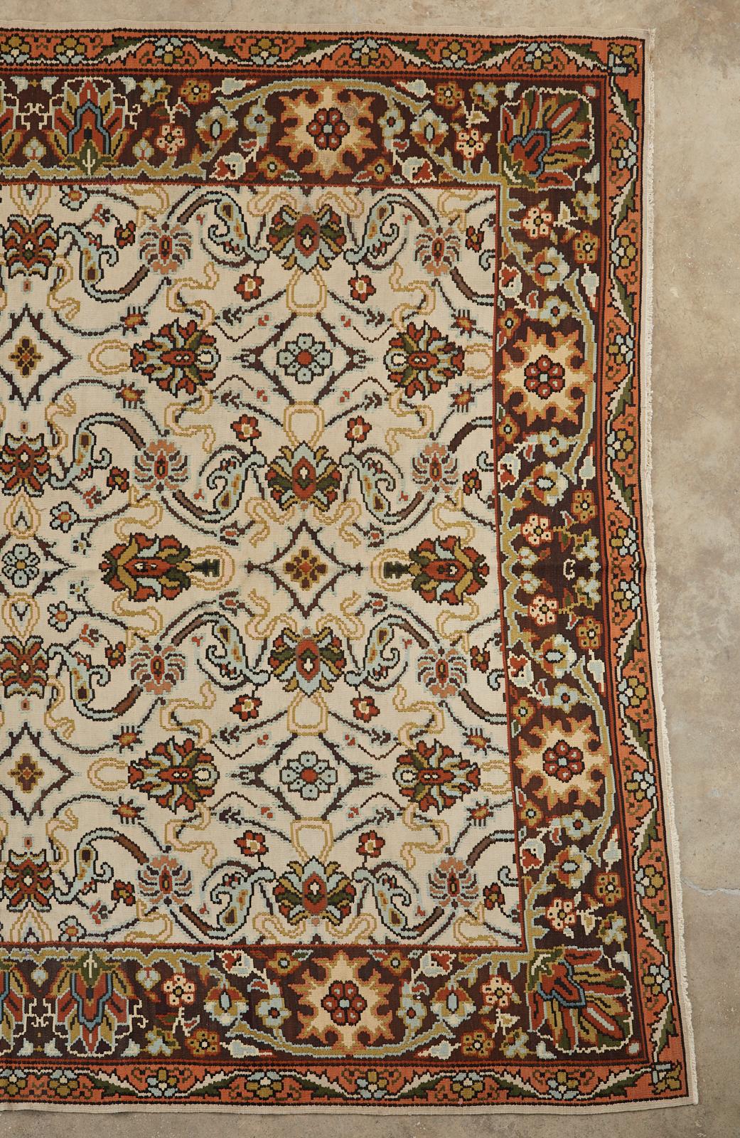 Arts and Crafts Kilim turco floreale tracio di metà secolo in vendita
