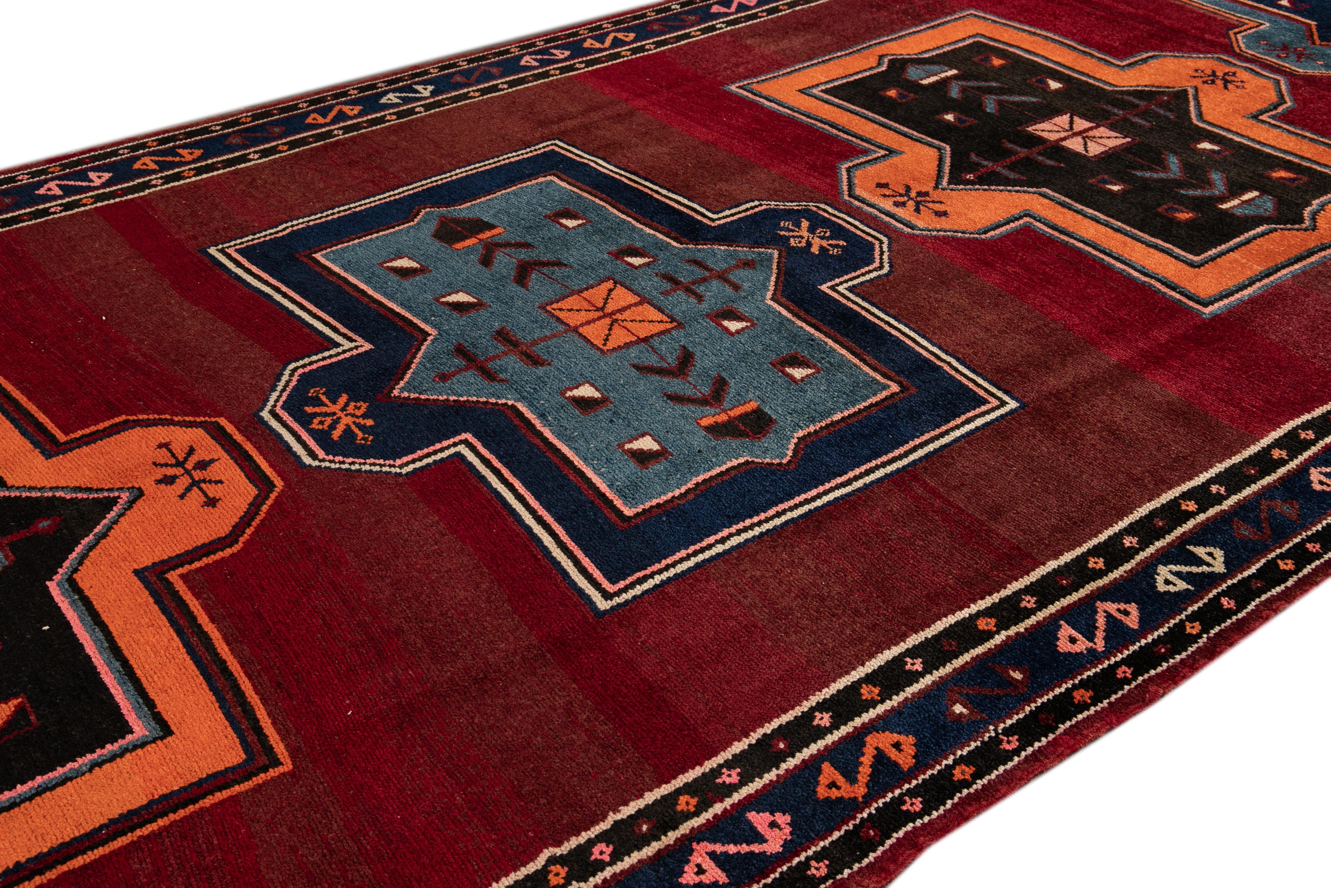 Vintage Turkish Handmade Red Tribal Wool Runner In condizioni buone in vendita a Norwalk, CT