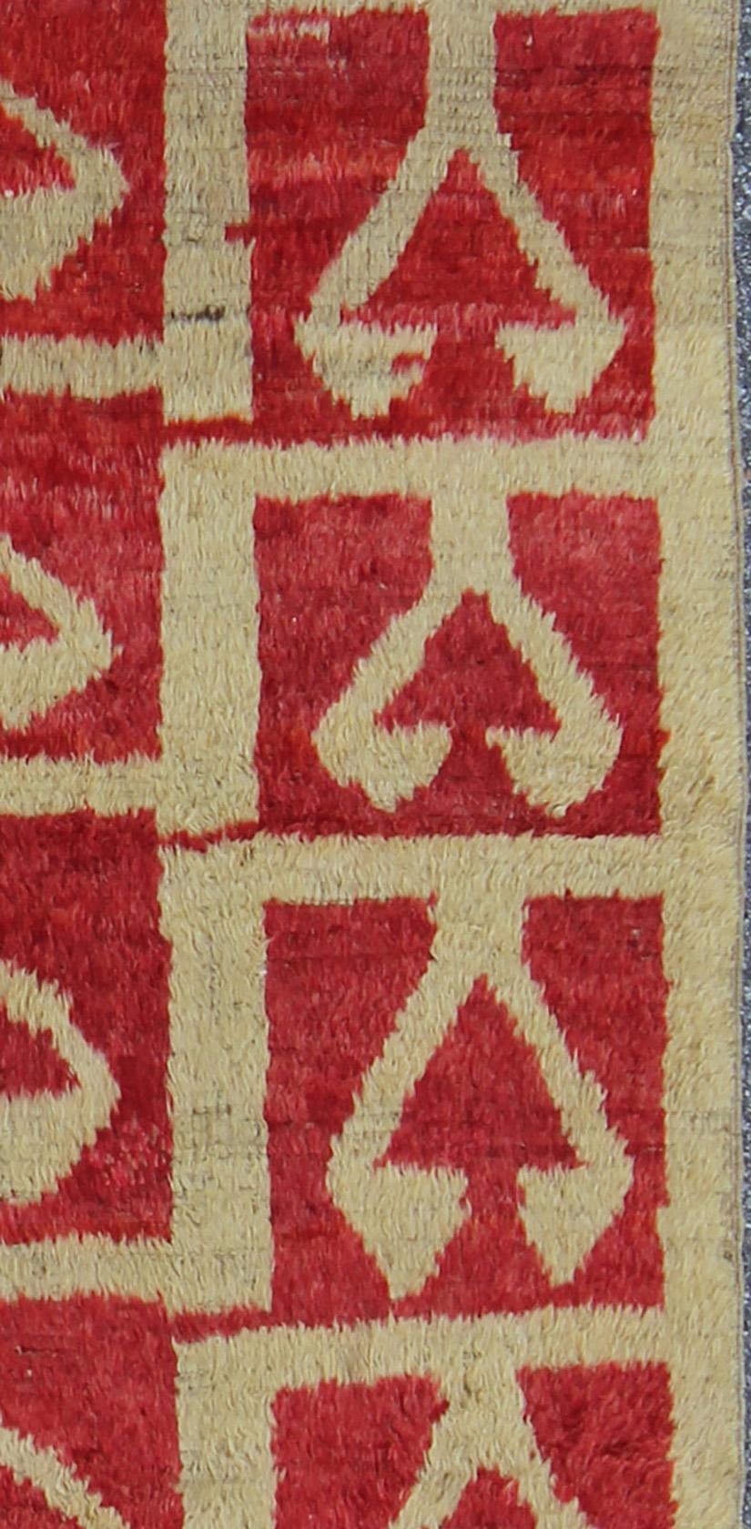 20th Century Mid-Century Turkish Tulu Carpet with Tribal Pattern in Red and Butter Cream For Sale