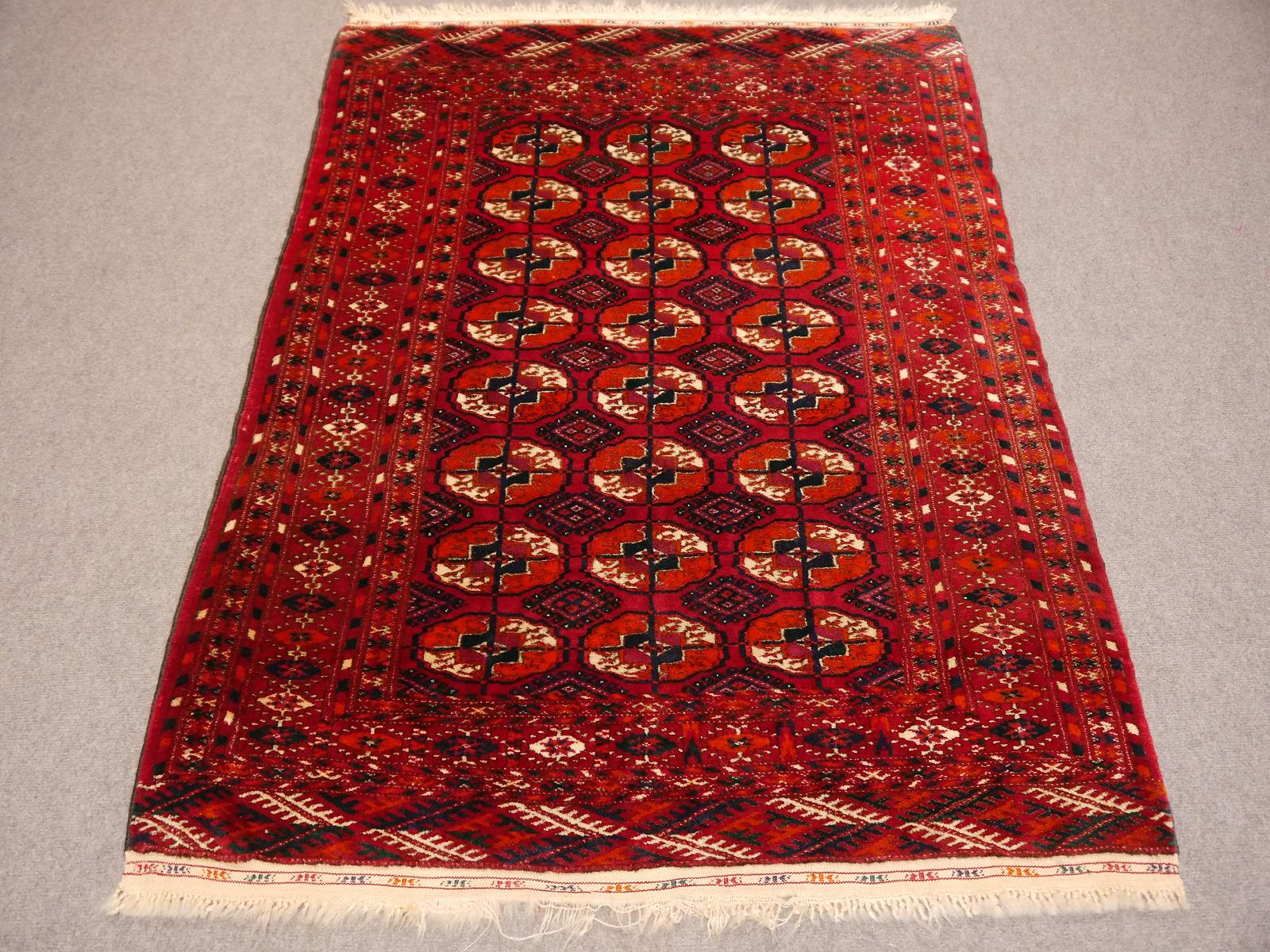 Fine hand-knotted Russian Turkman Bokhara rug or Turkmen rug

Beautiful antique tribal Turkmen carpet in great condition. These carpets are named 