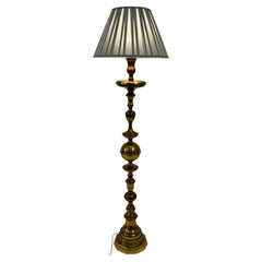 Lampadaire en laiton tourné du milieu du siècle
