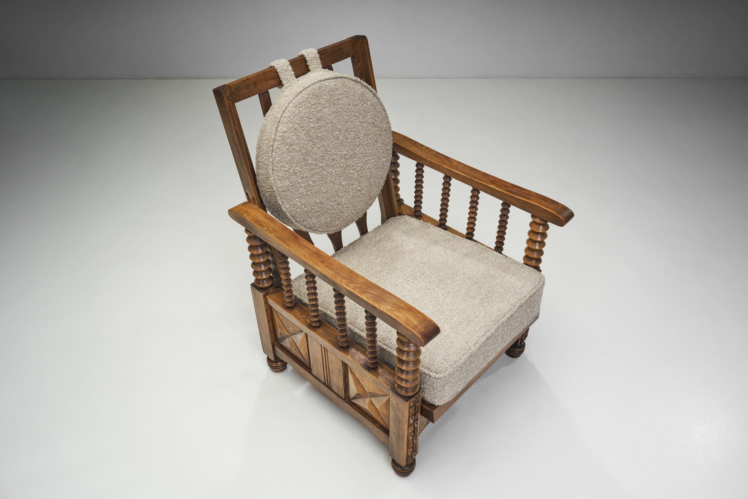 Sessel aus gedrechselter Eiche aus der Mitte des Jahrhunderts im Stil von Charles Dudouyt, Frankreich 1950er Jahre im Zustand „Gut“ im Angebot in Utrecht, NL