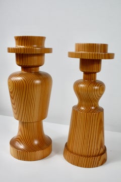 Skandinavische Kerzenhalter aus gedrechseltem Kiefernholz, Mid-Century, Schweden 1960er Jahre